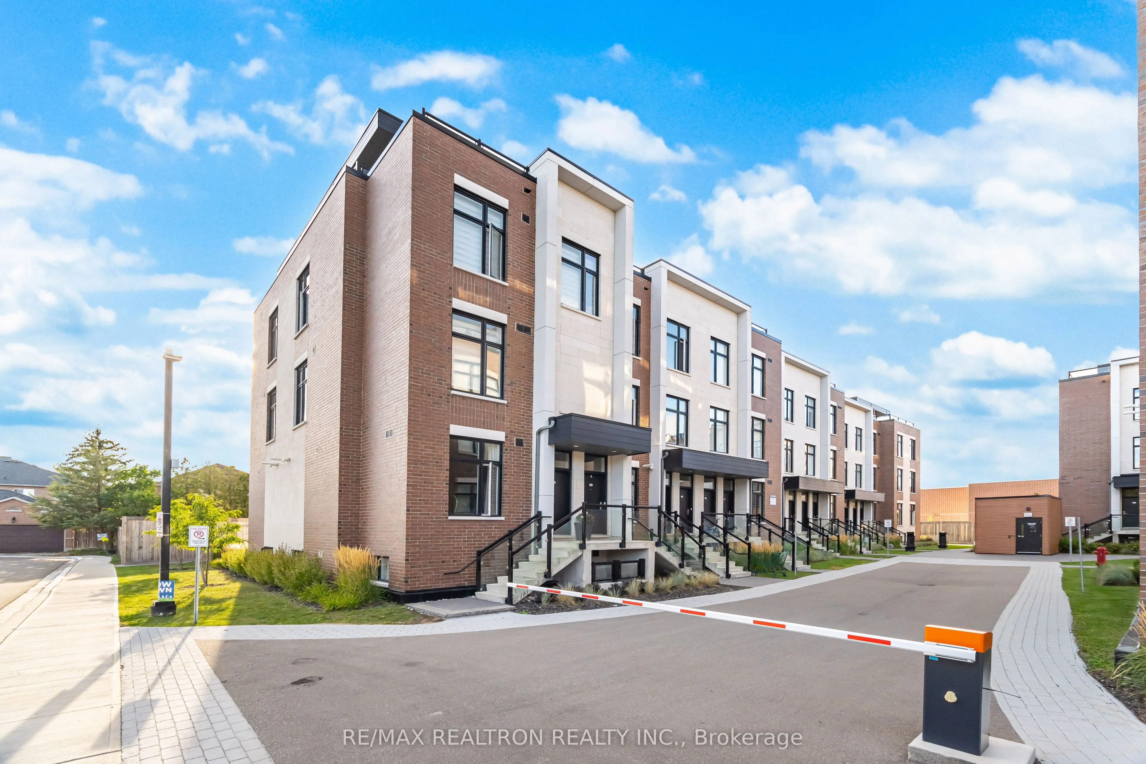 Condo Townhouse in Vaughan