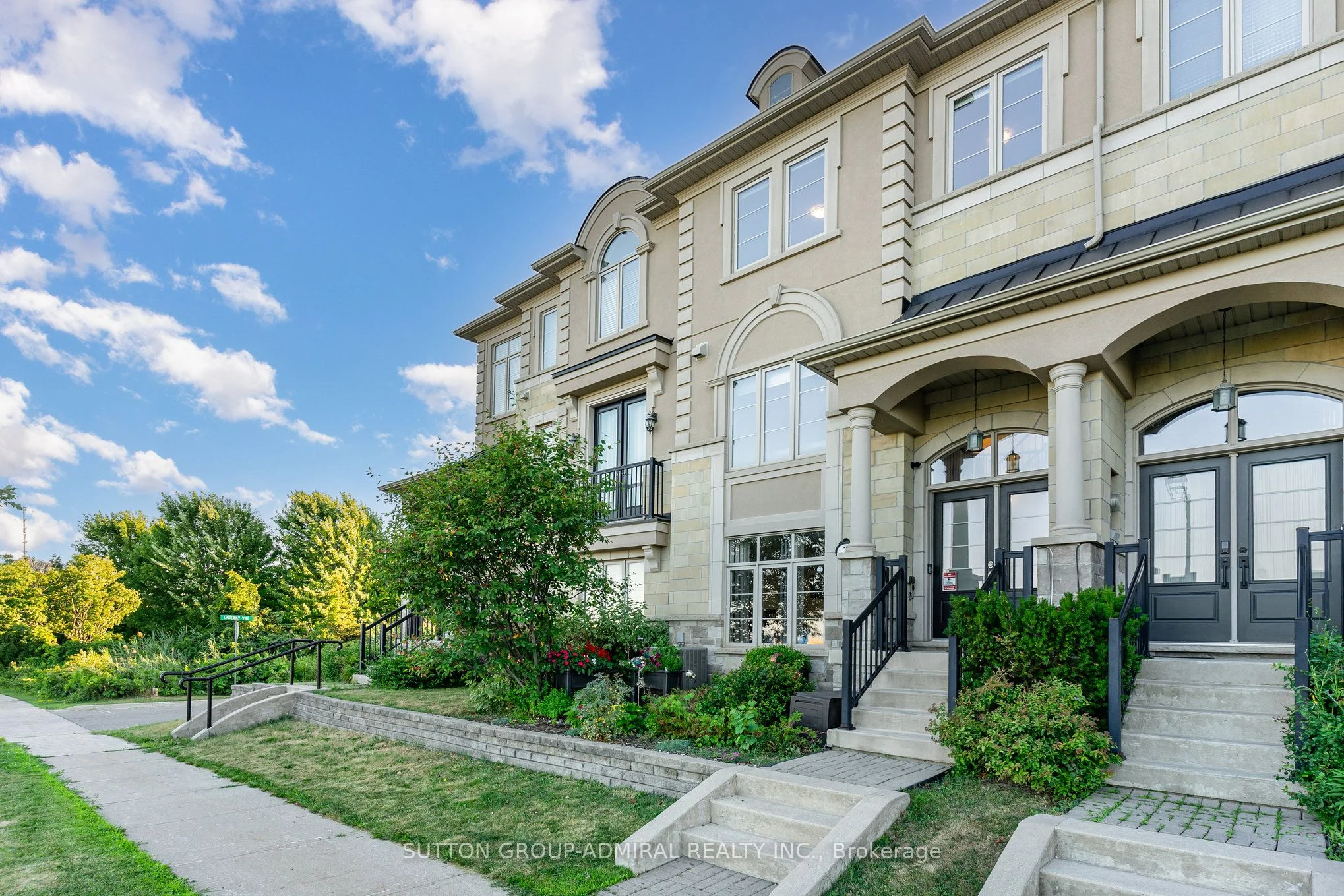 Att/Row/Townhouse in Vaughan