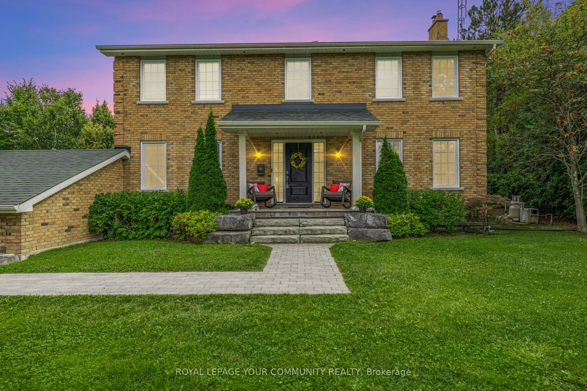 1189 Kingdale Road, Newmarket, ON L3Y 4W1