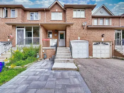 Att/Row/Townhouse in Richmond Hill