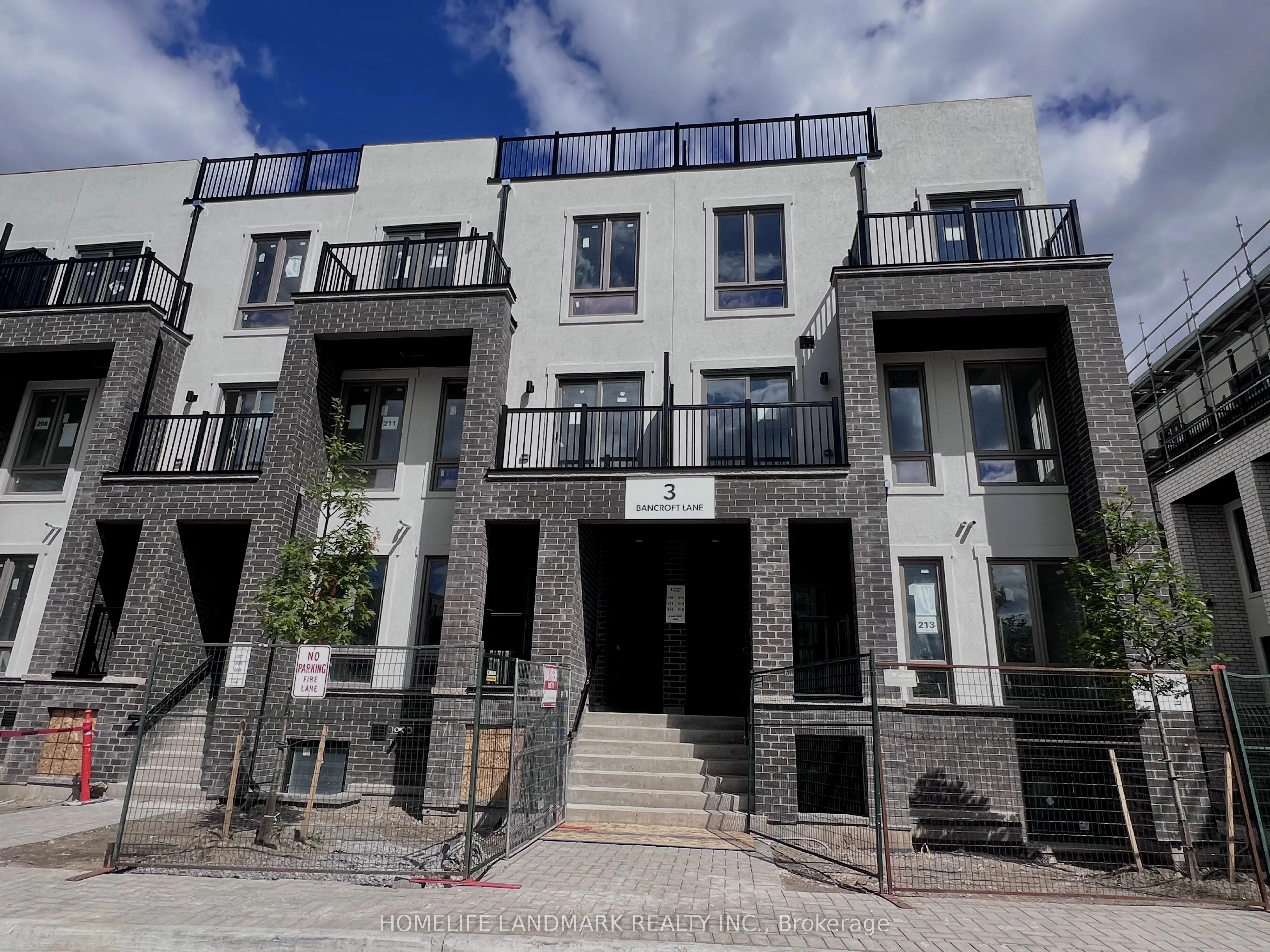 Att/Row/Townhouse in Richmond Hill