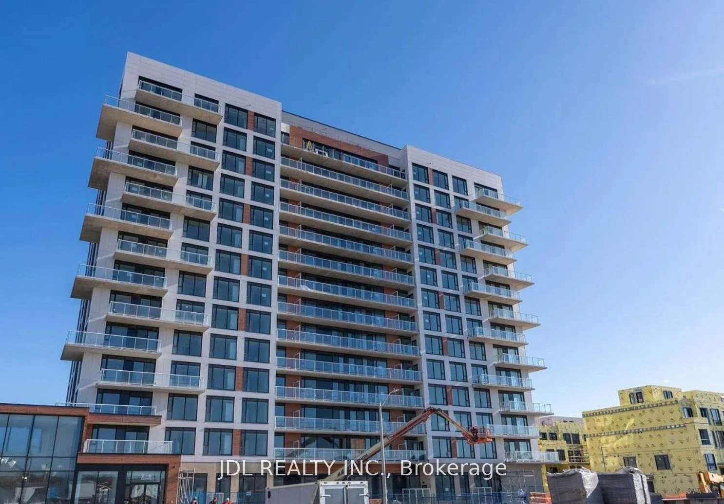 2 David Eyer Road N 831, Richmond Hill, ON L4S 0N6