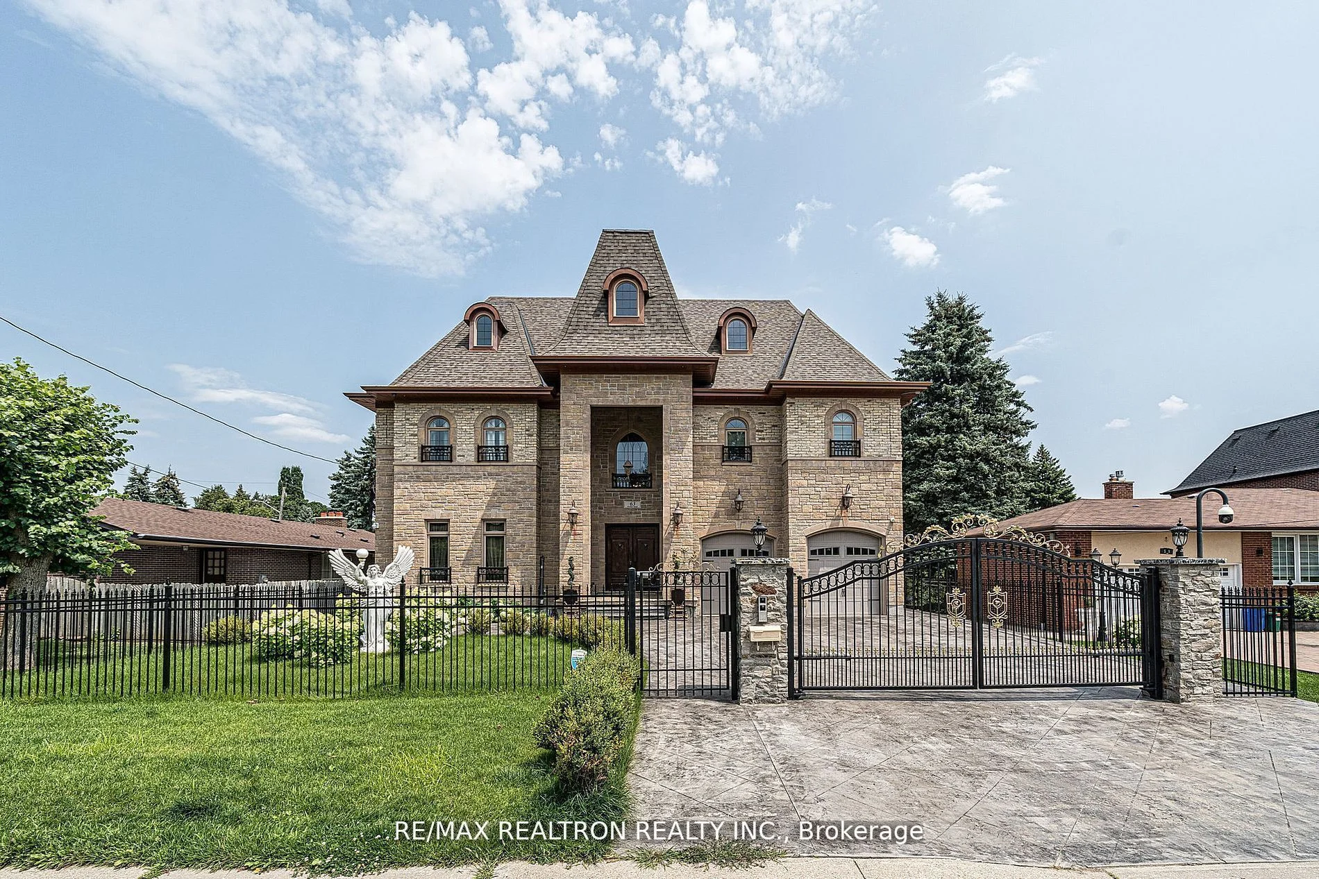 63 Walmer Road, Richmond Hill, ON L4C 3W9