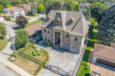 Detached in Richmond Hill