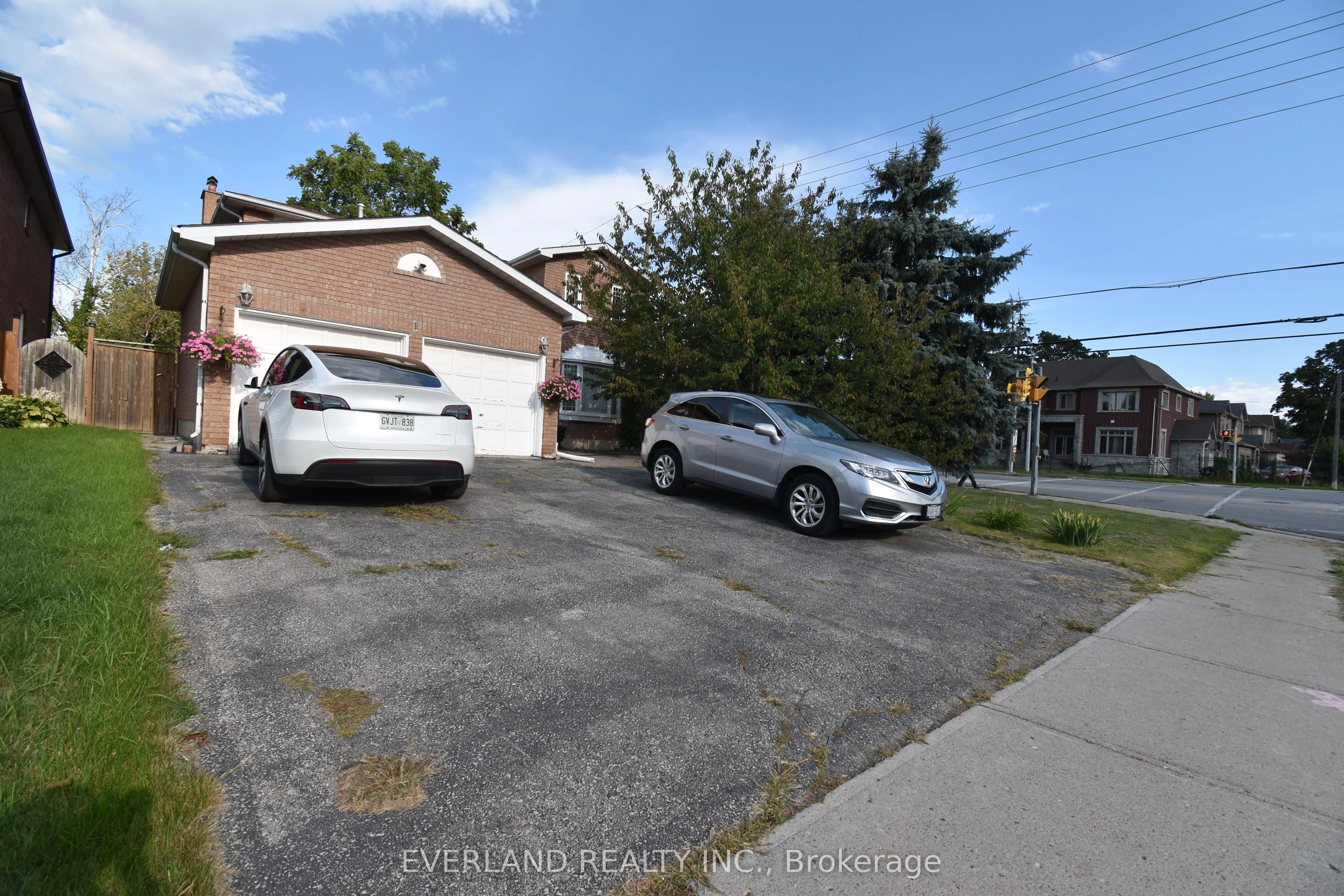 1 SHAFTSBURY Avenue BASEMENT APT 2 BDRM, Richmond Hill, ON L4C 9K6