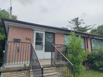 Semi-Detached in Richmond Hill