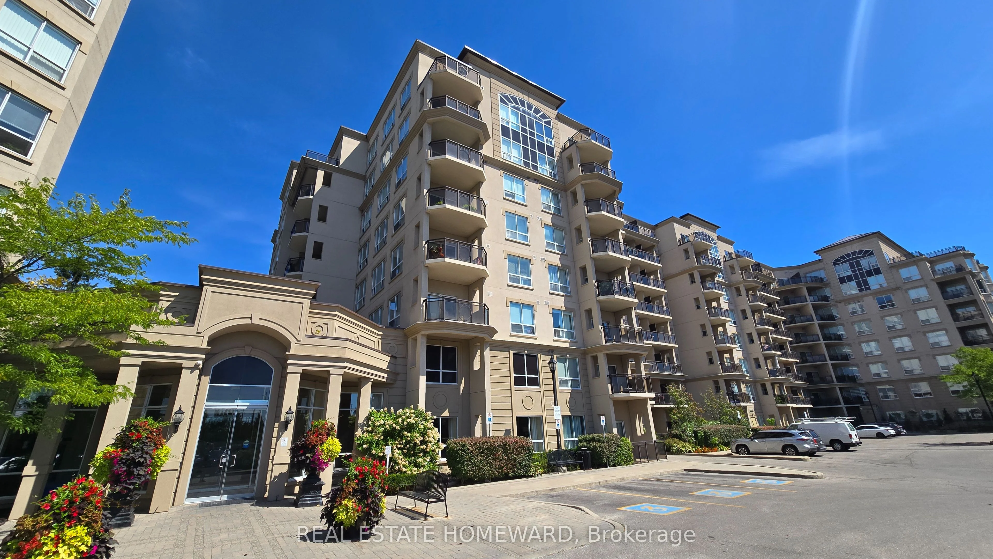 2 Maison Parc Court 314, Vaughan, ON L4J 9K4