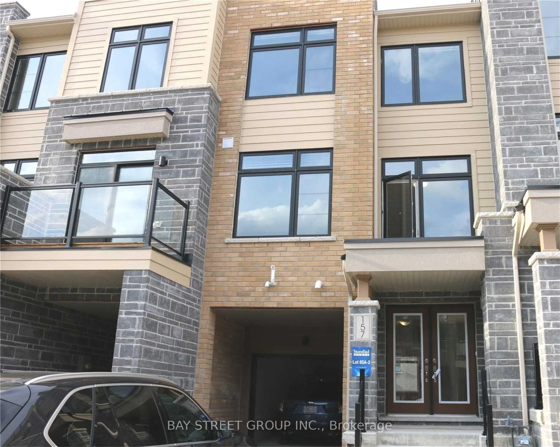 Att/Row/Townhouse in Newmarket