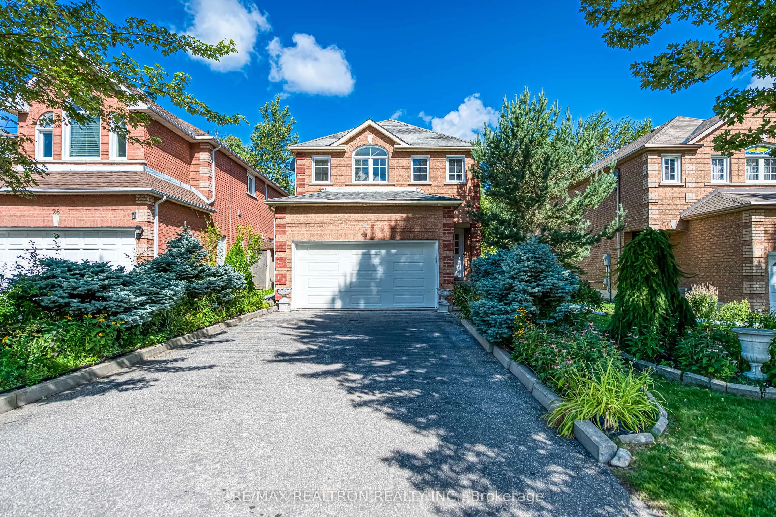 24 Rawlings Avenue, Richmond Hill, ON L4S 1B4