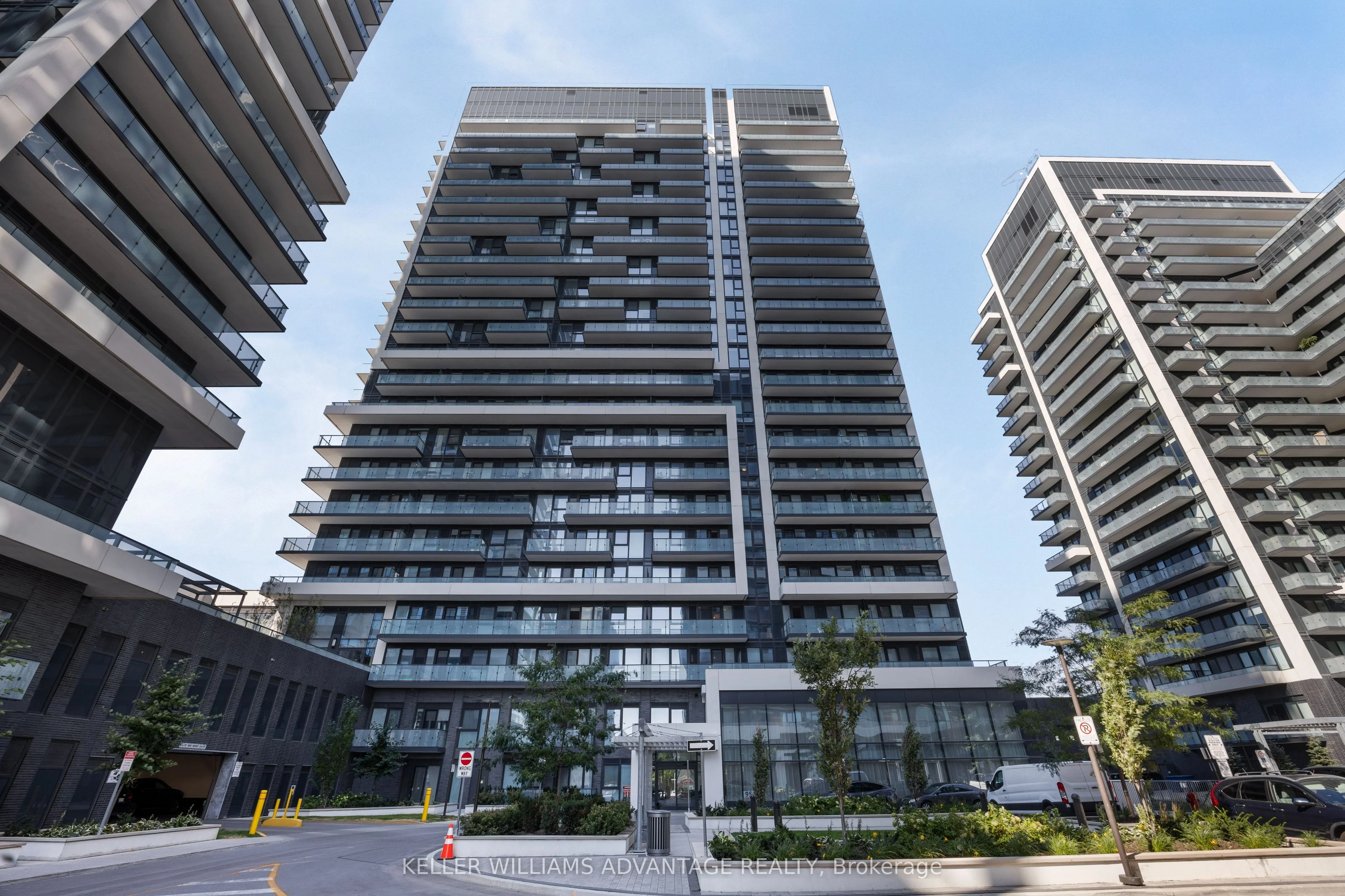 95 Oneida Crescent 605, Richmond Hill, On L4b 0b1