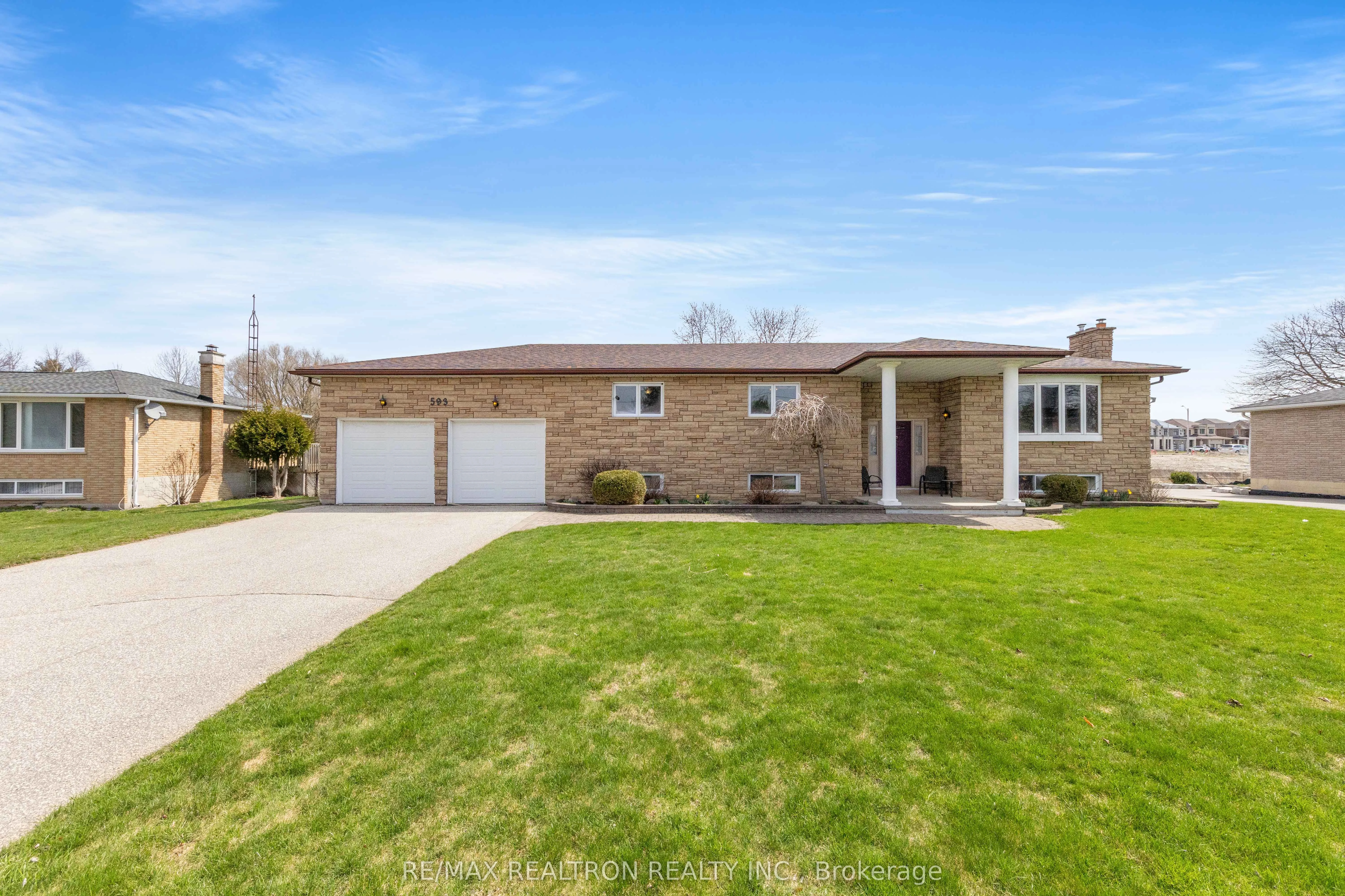 593 Simcoe Road, Bradford West Gwillimbury, ON L3Z 4B4