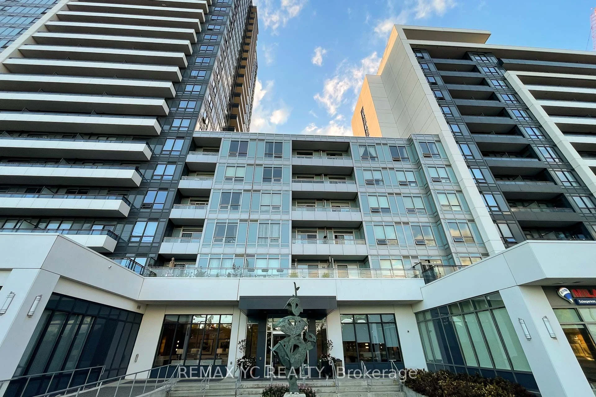 Condo Apartment in Vaughan