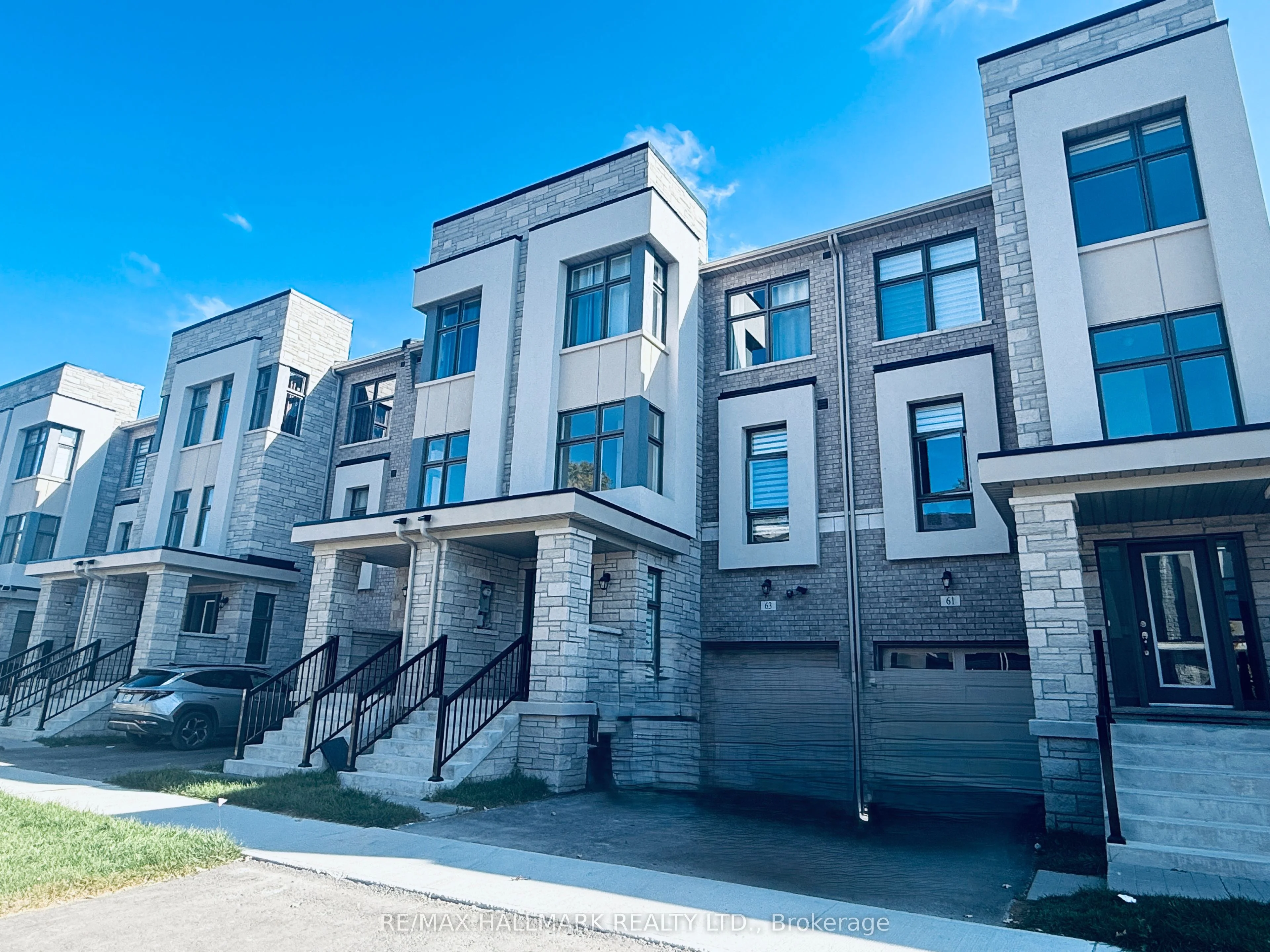 63 S Puisaya Drive S, Richmond Hill, ON L4E 1A2