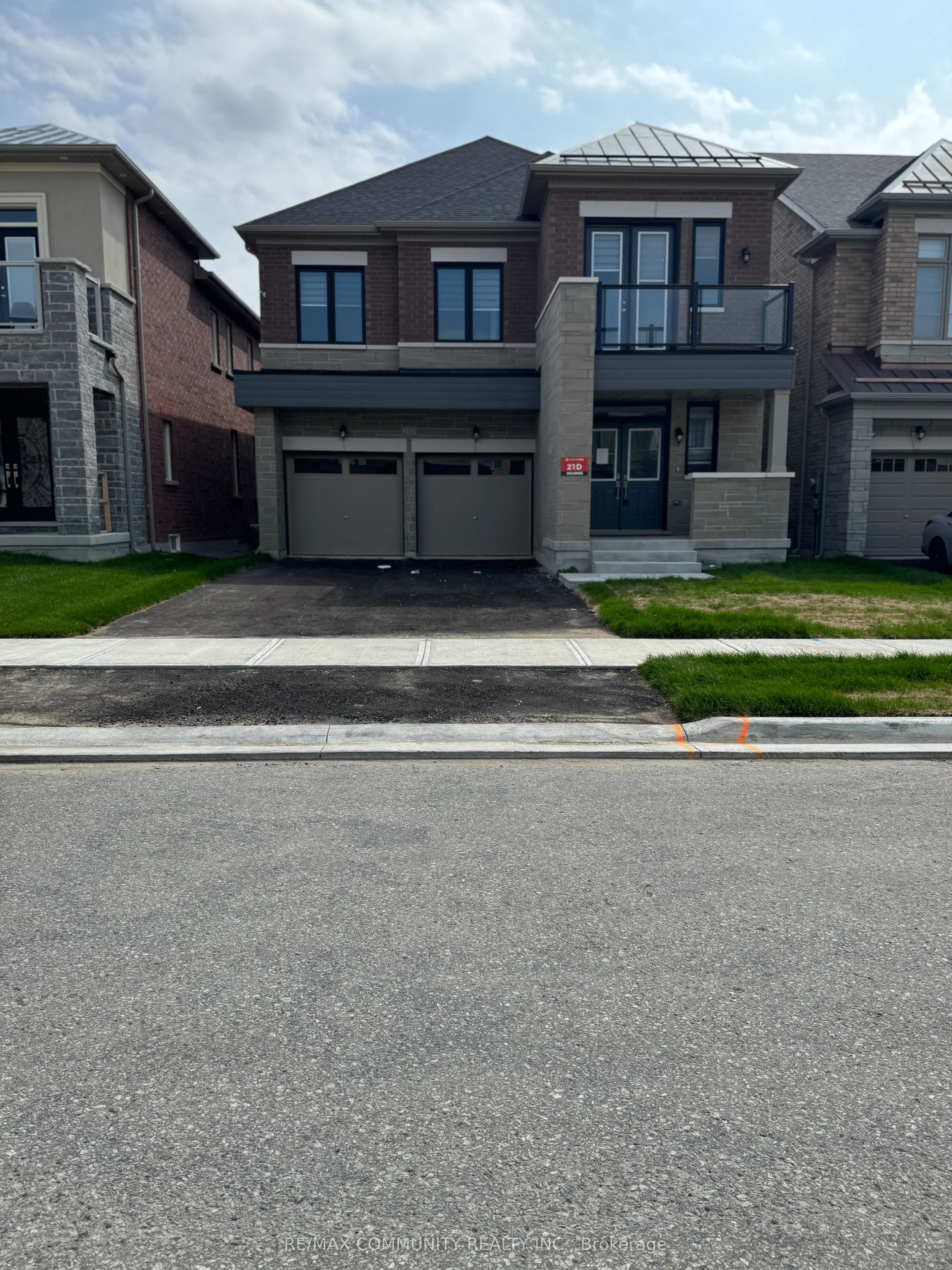 132 Kenneth Rogers Crescent Main, East Gwillimbury, ON L9N 0S2