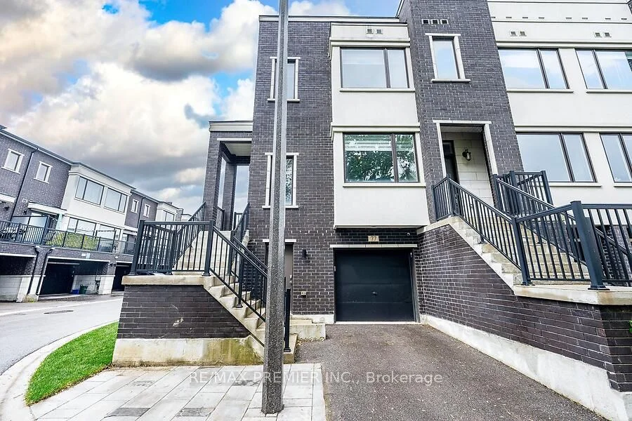 Att/Row/Townhouse in Vaughan
