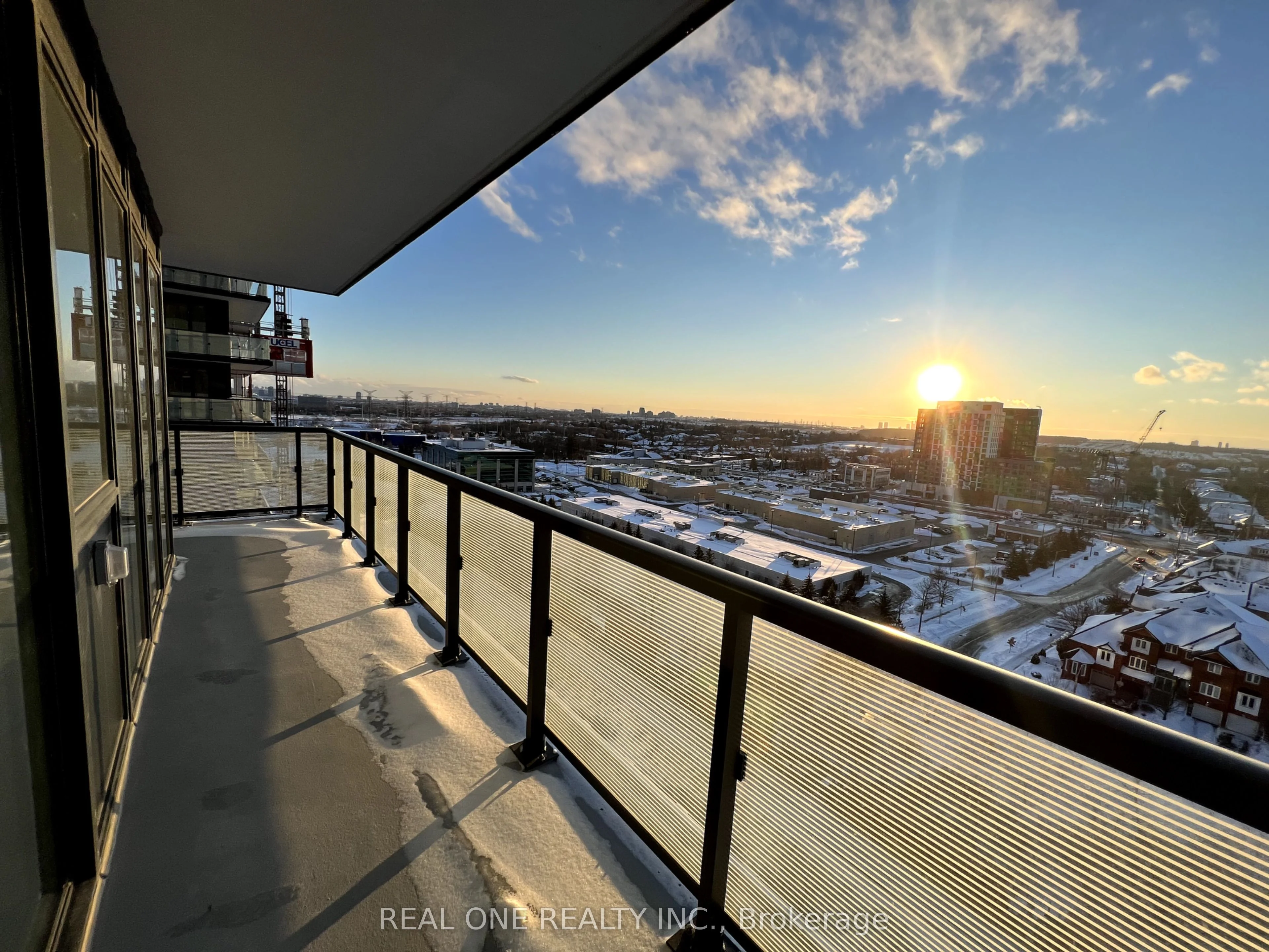 Common Element Condo in Richmond Hill