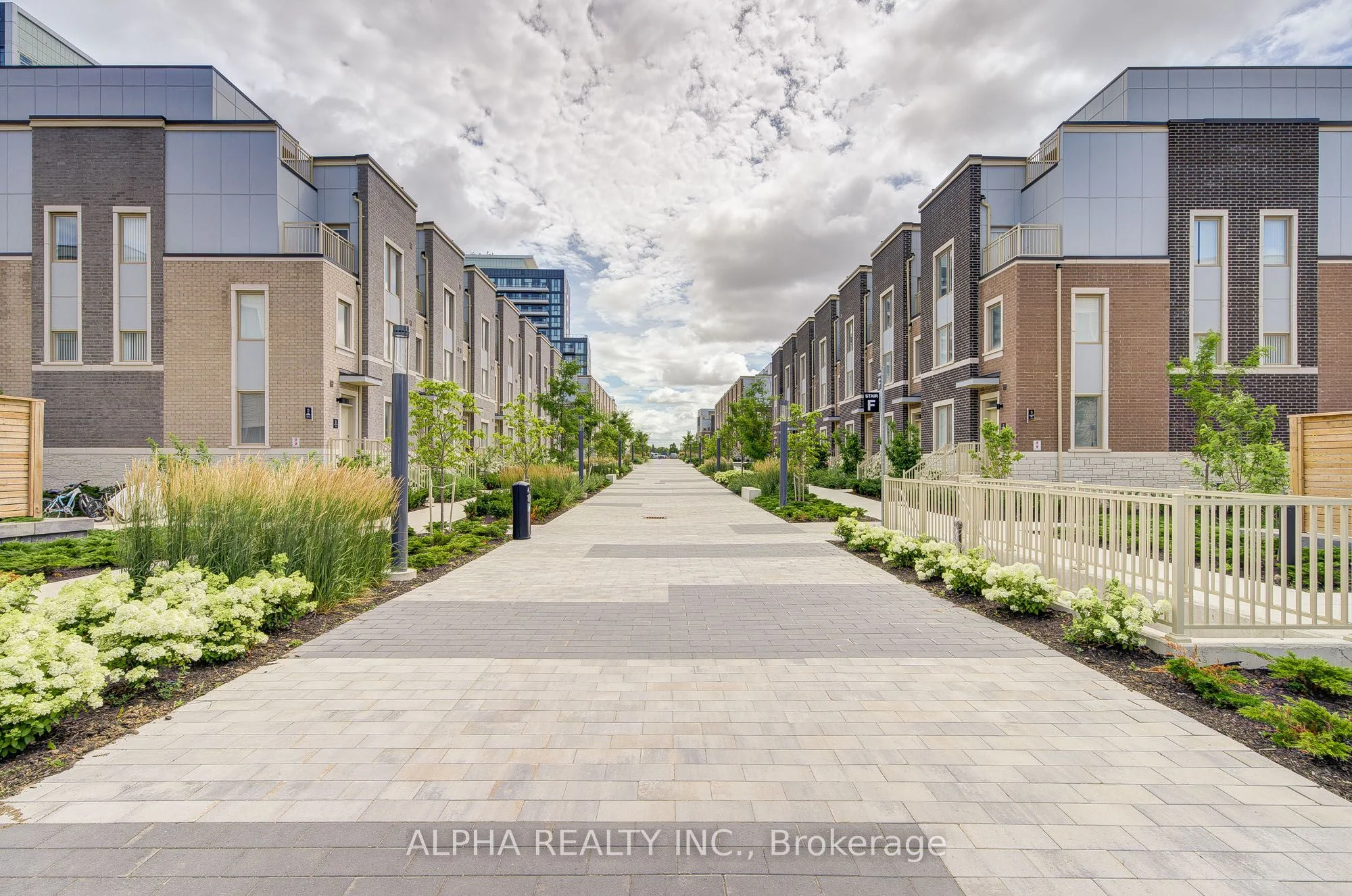 10 Almond Blossom Mews S TH106, Vaughan, ON L4K 5Z8