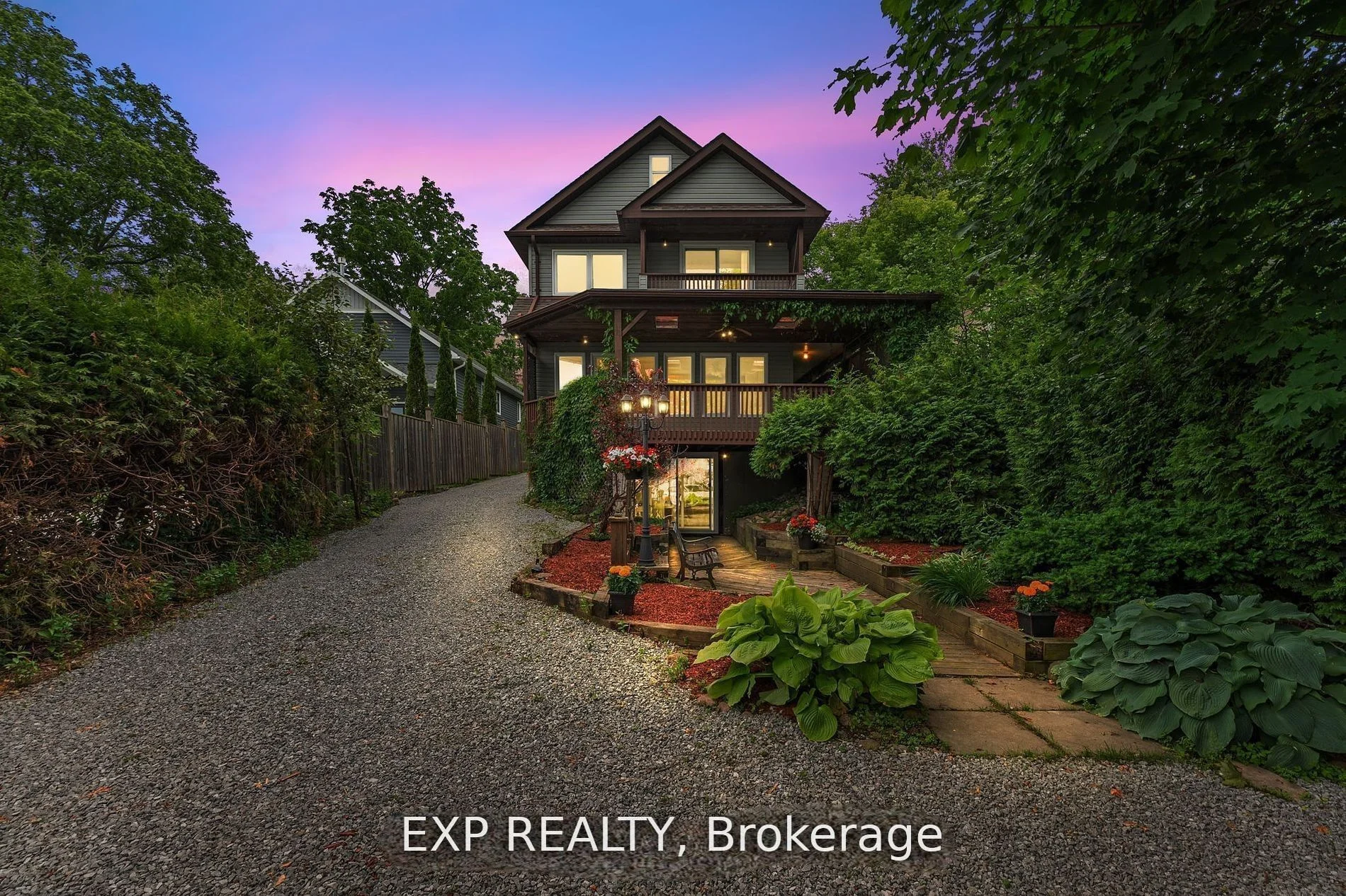 127 Lake Drive E, Georgina, ON L4P 3E9