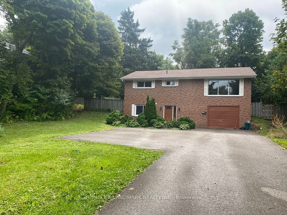 1052 Elgin Street, Newmarket, ON L3Y 3C1
