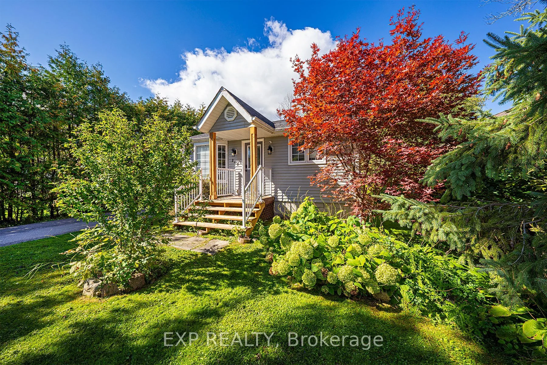 104 Maple Avenue, Georgina, ON L0E 1R0