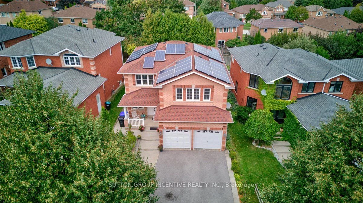 34 Prince Drive, Bradford West Gwillimbury, ON L3Z 3B7