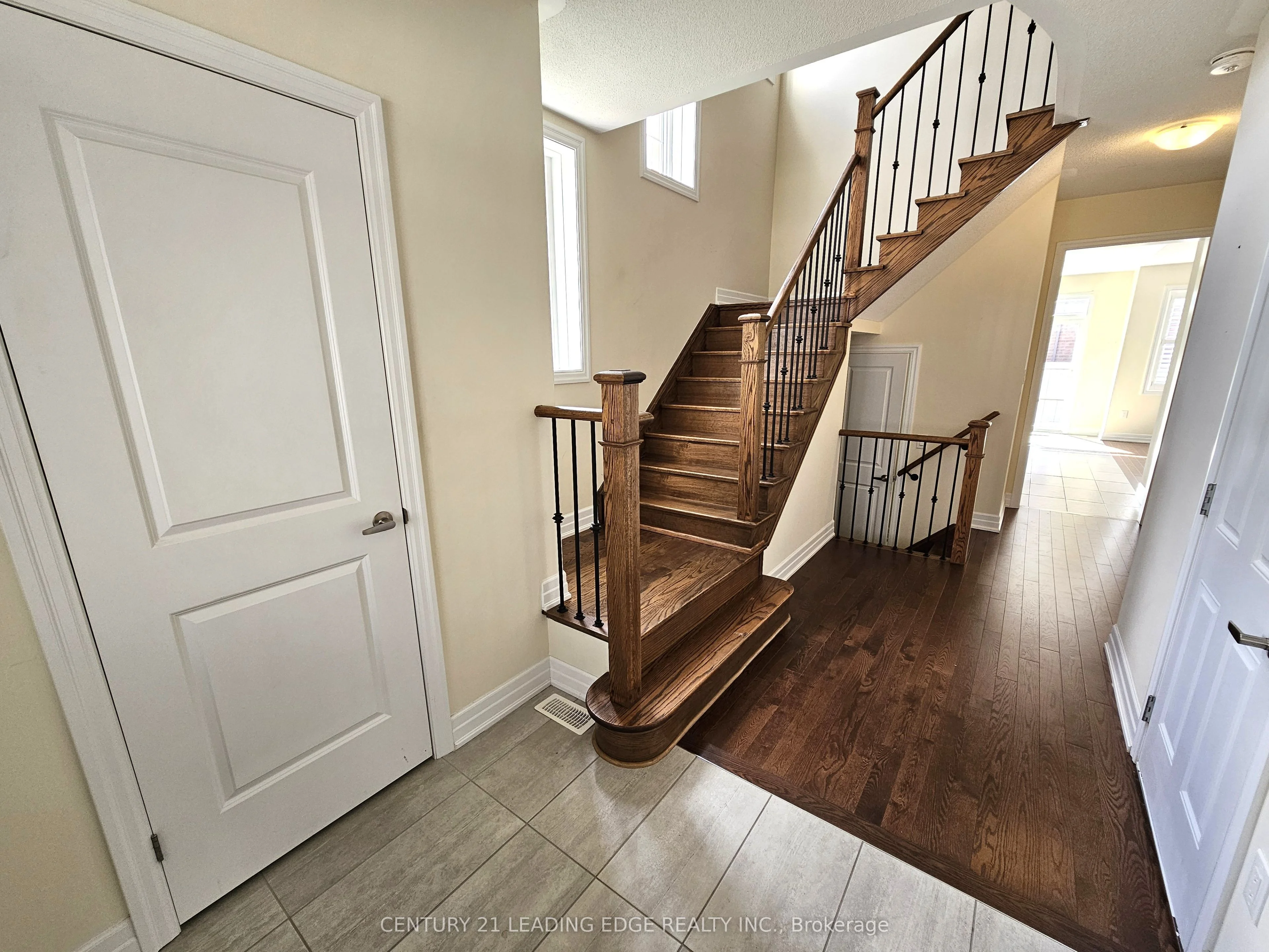32 Clear Spring Avenue, Georgina, ON L4P 0H7