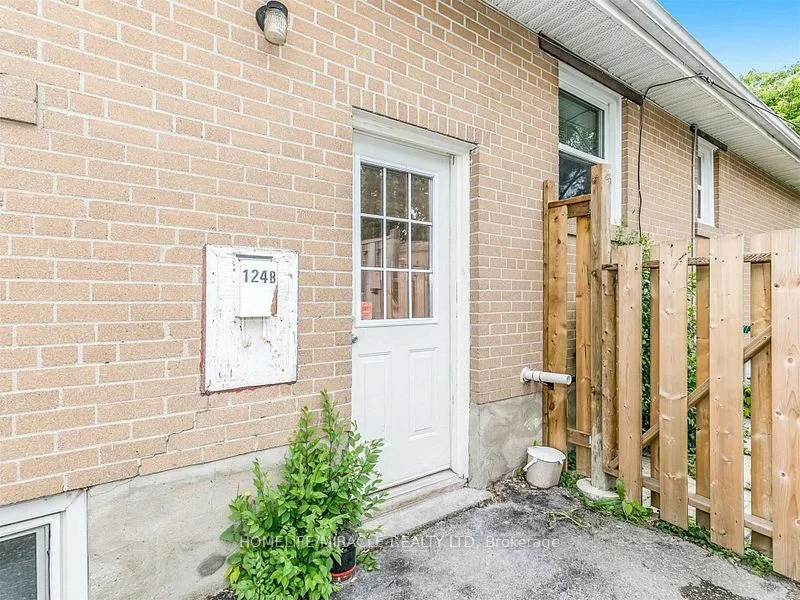 124 Sheldon Avenue Lower, Newmarket, ON L3Y 2V7