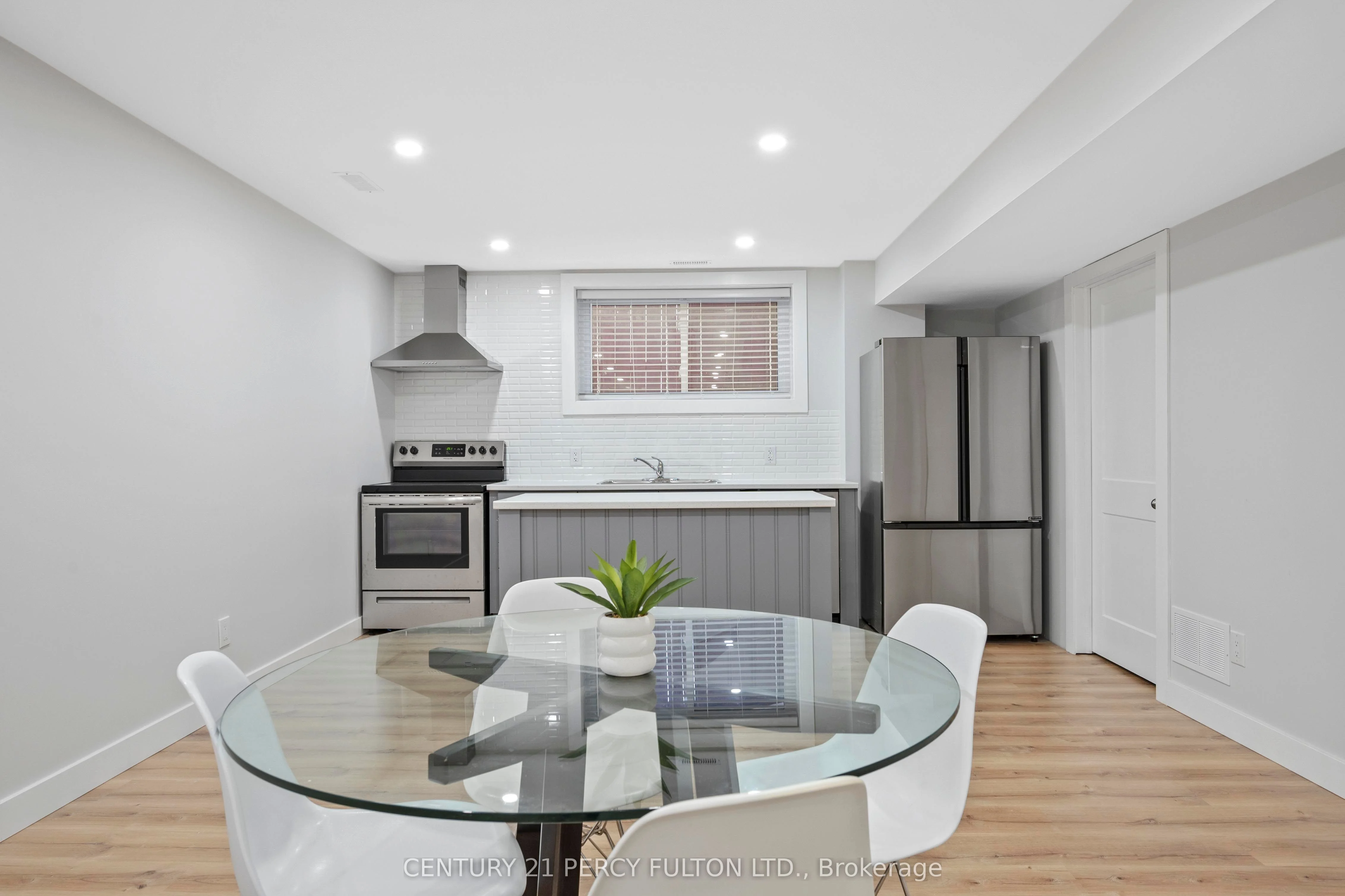 1986 Kate Avenue Basement, Innisfil, ON L9S 1Y2