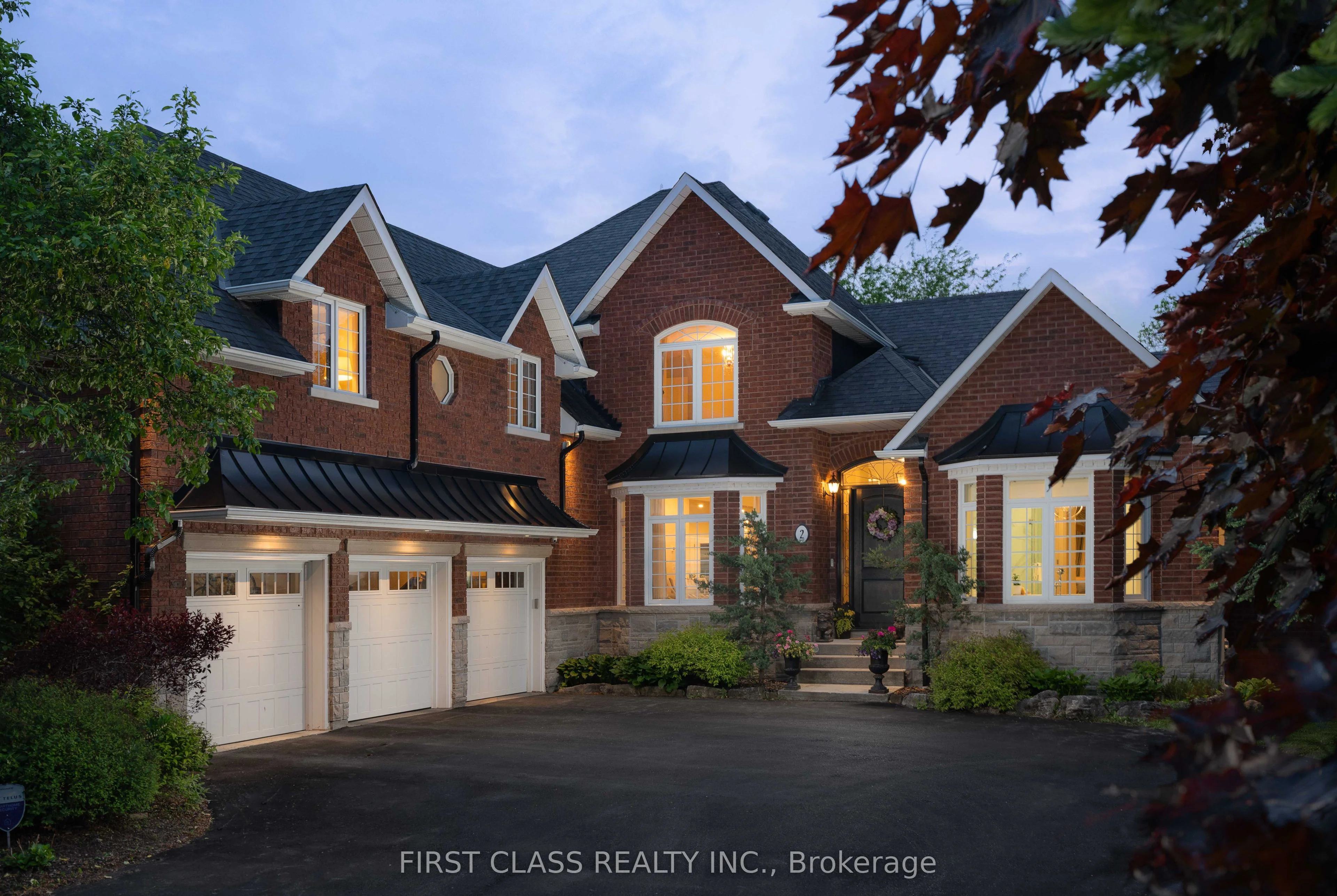 2 Vanvalley Drive, Whitchurch-Stouffville, ON L0H 1G0