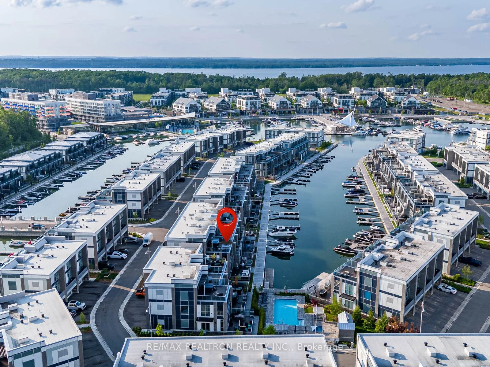 Att/Row/Townhouse in Innisfil