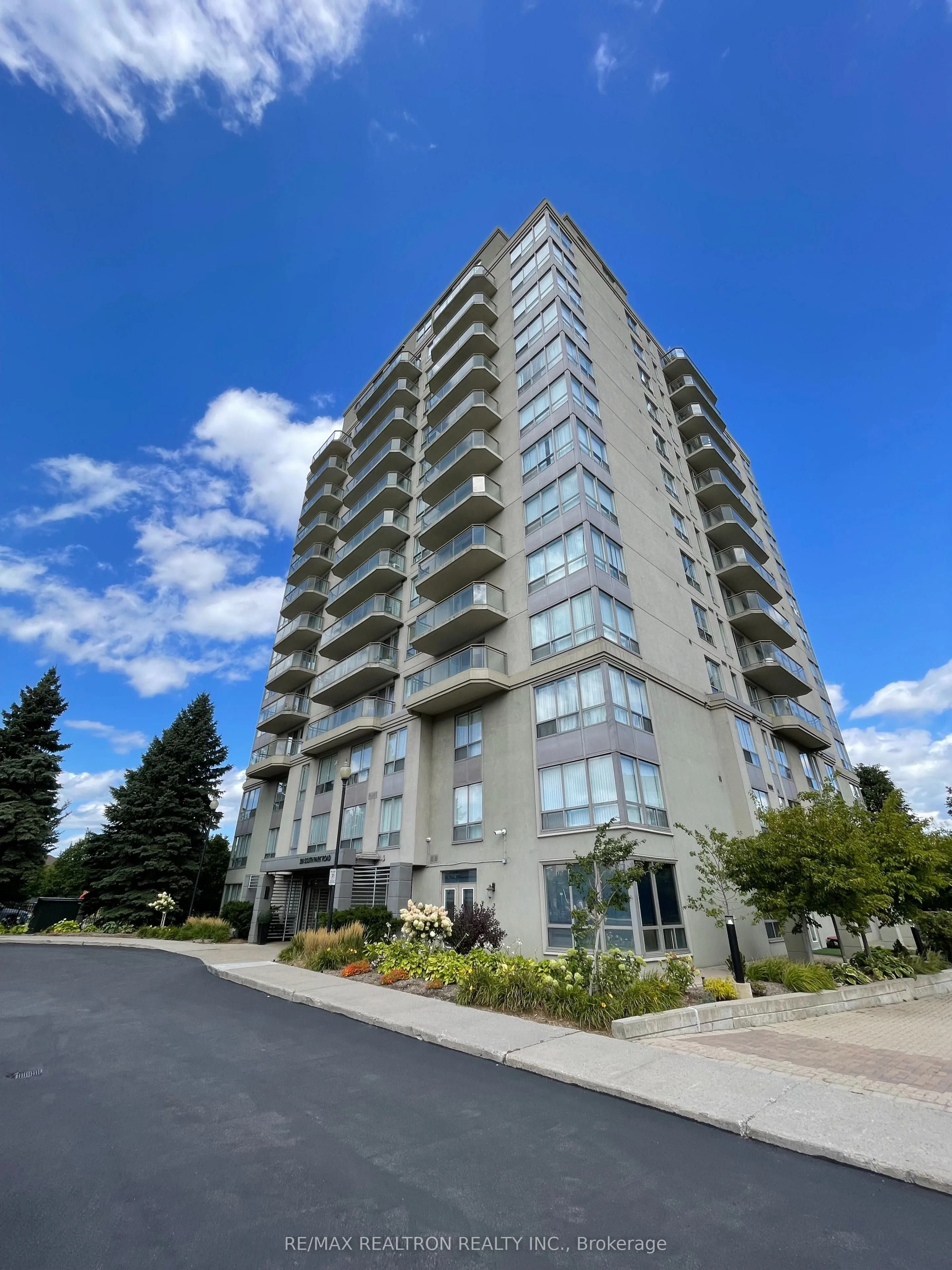 Condo Apartment in Markham