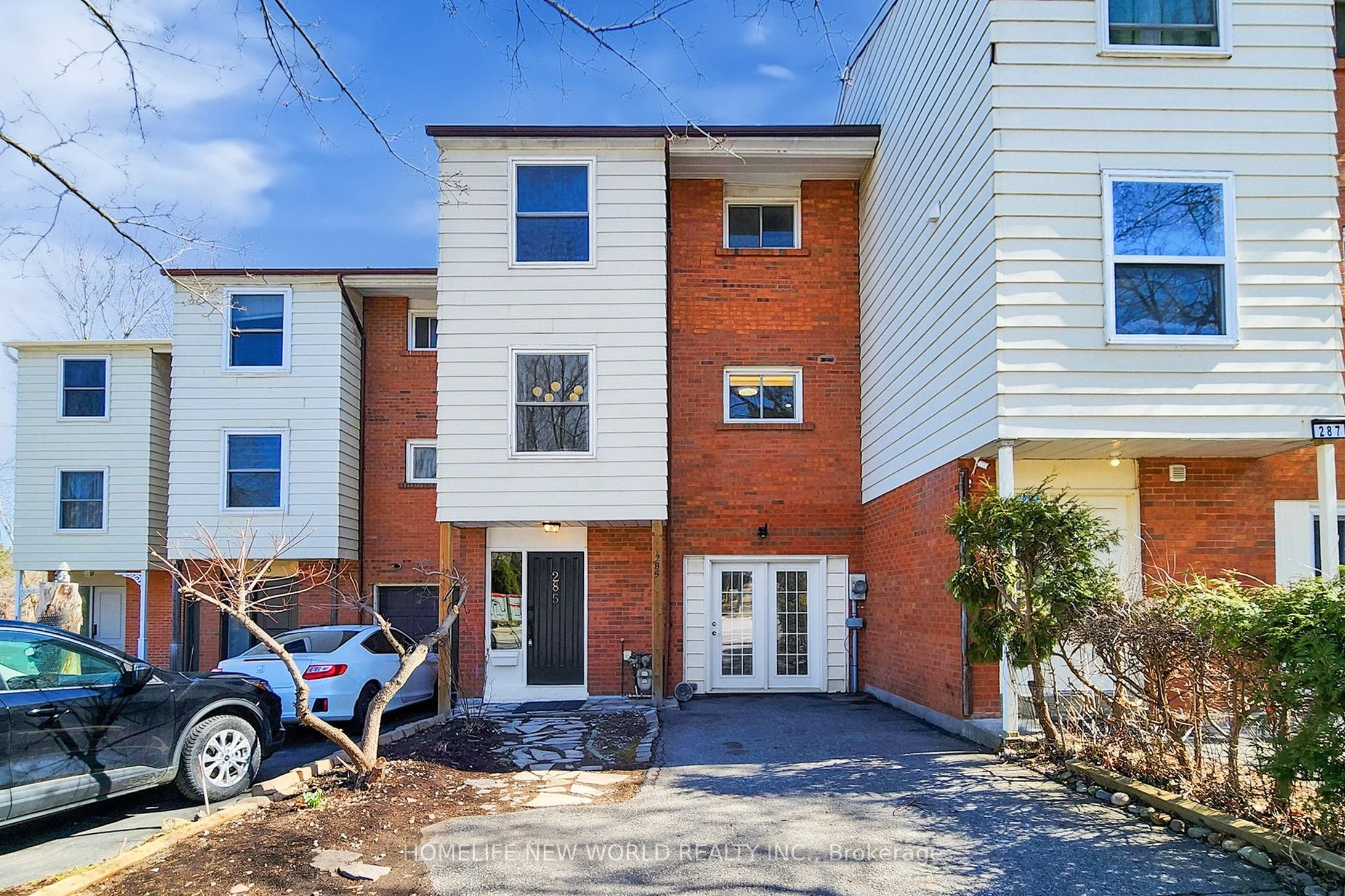 285 Lorne Avenue, Newmarket, On L3y 4k6