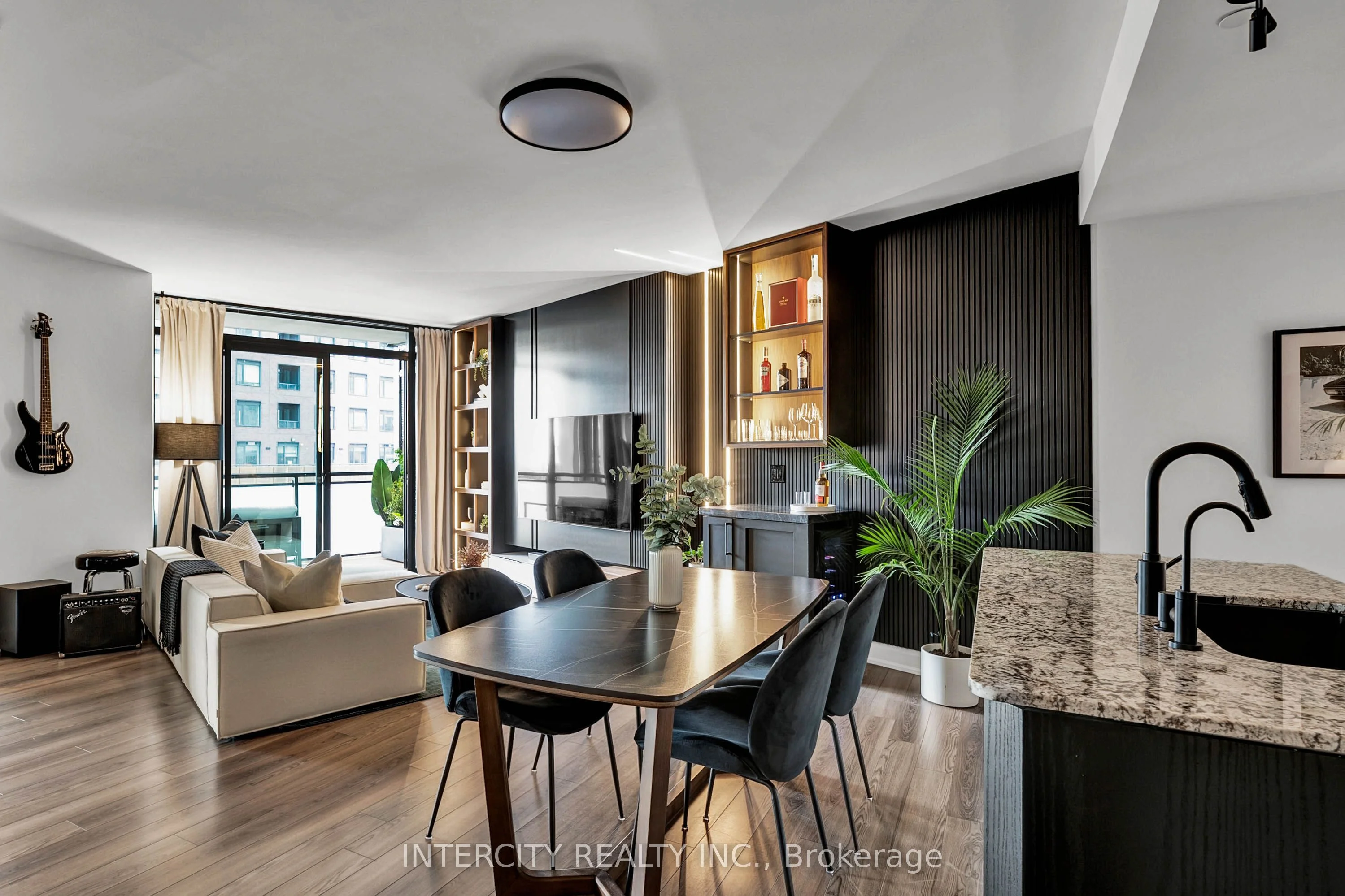 Condo Apartment in Vaughan