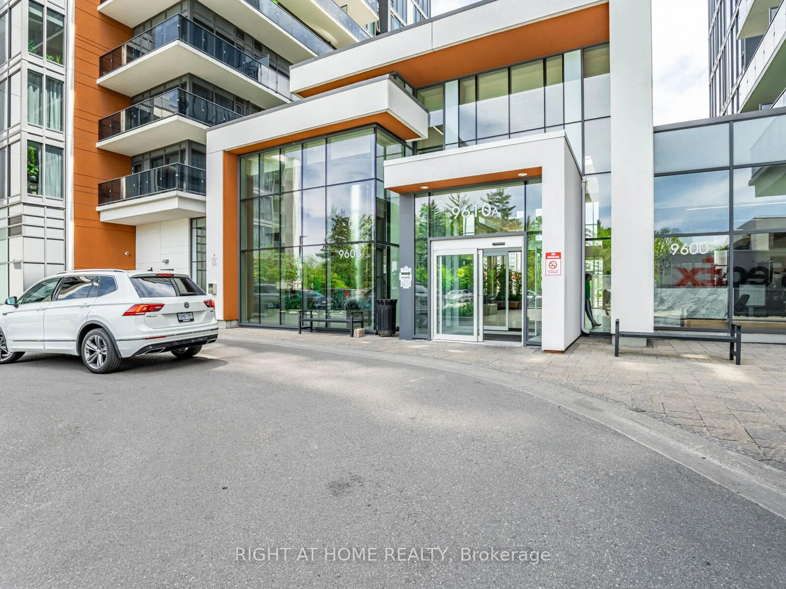 9600 Yonge Street 1712B, Richmond Hill, ON L4C 1V6