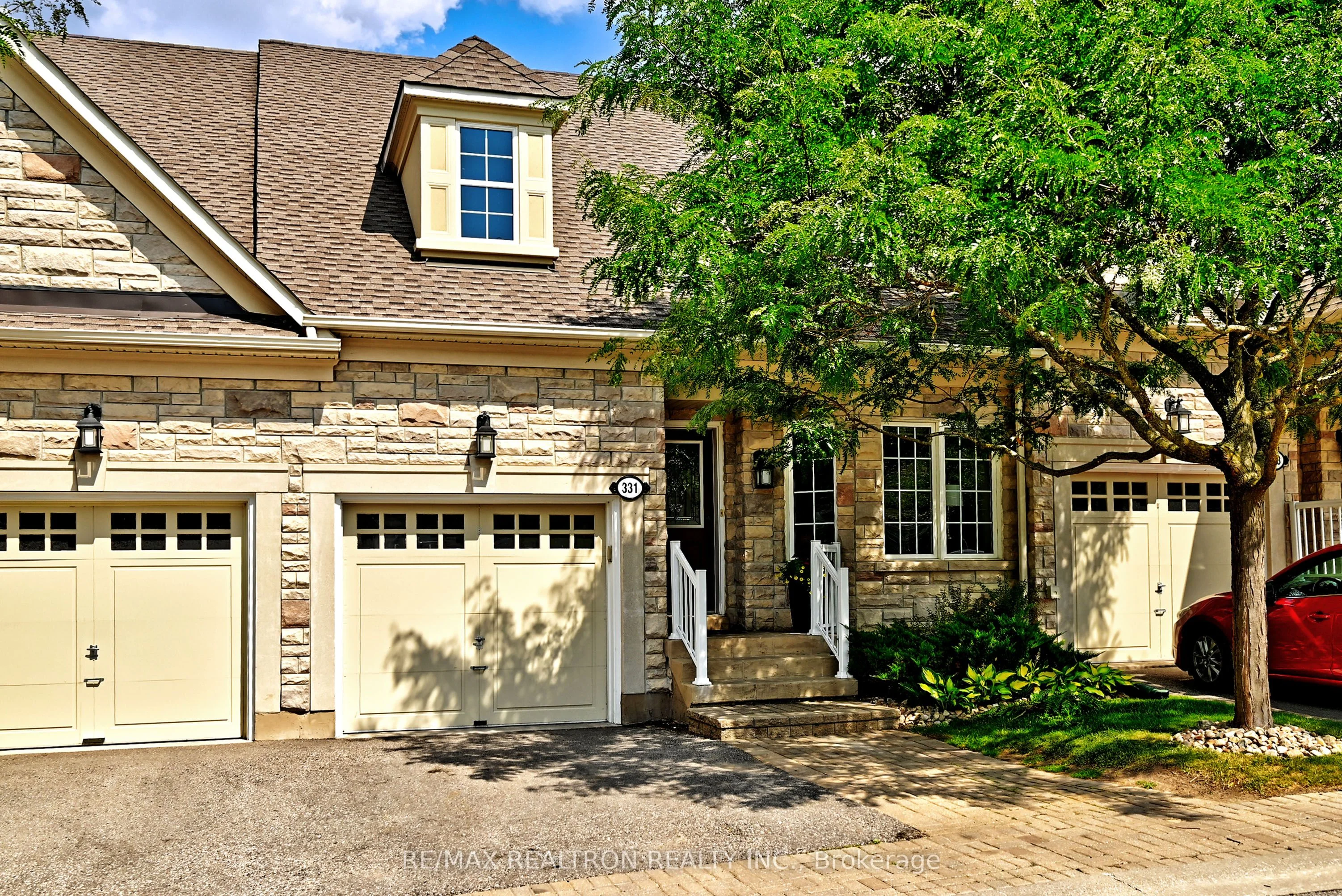 331 Terry Carter Crescent, Newmarket, ON L3Y 9G2