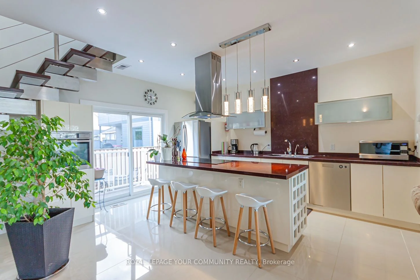 813 Lake Drive E, Georgina, ON L0E 1L0