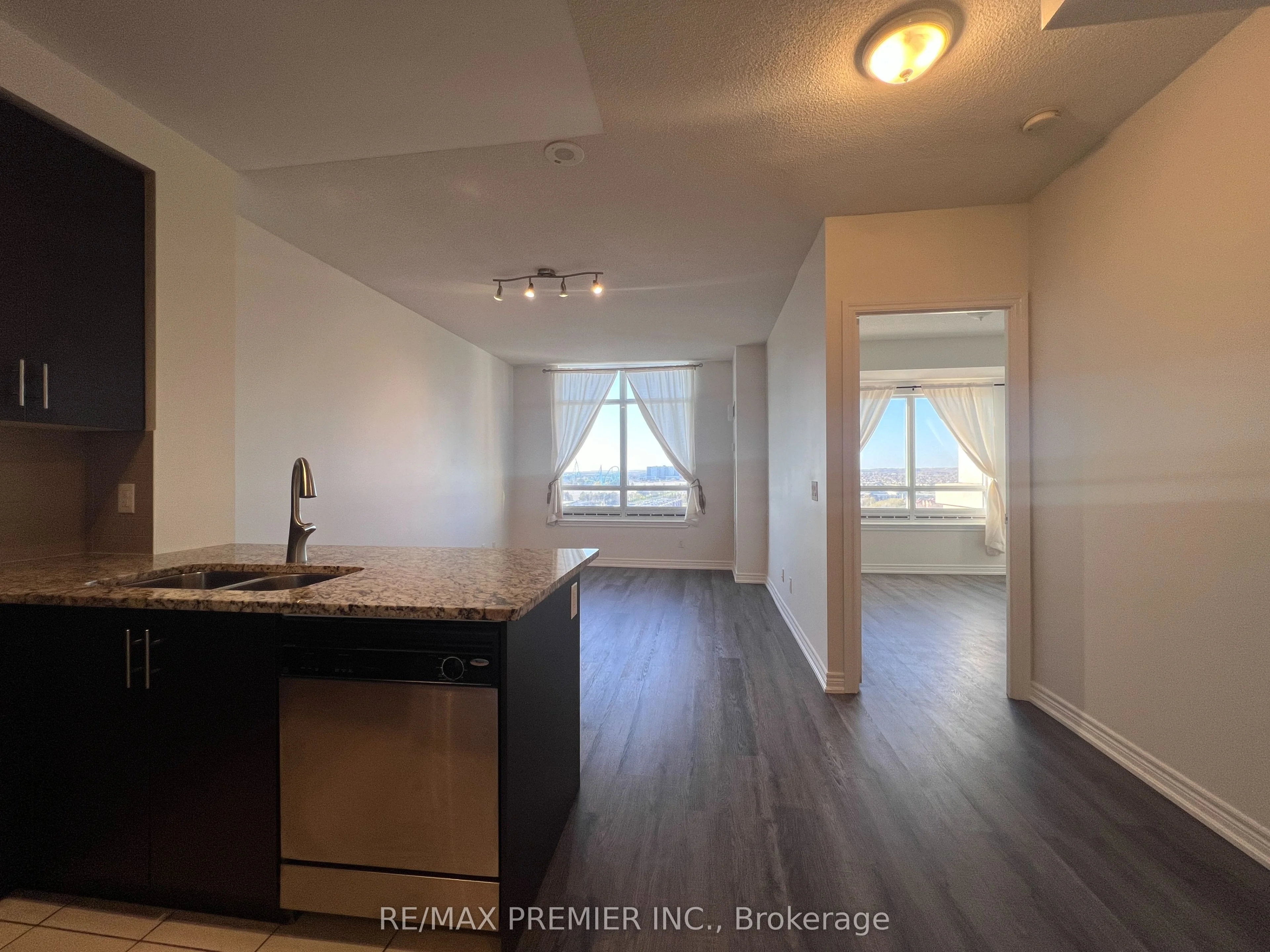 Condo Apartment in Vaughan