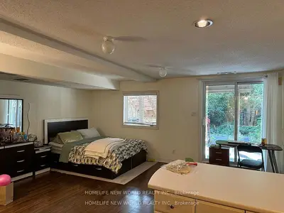 Att/Row/Townhouse in Richmond Hill
