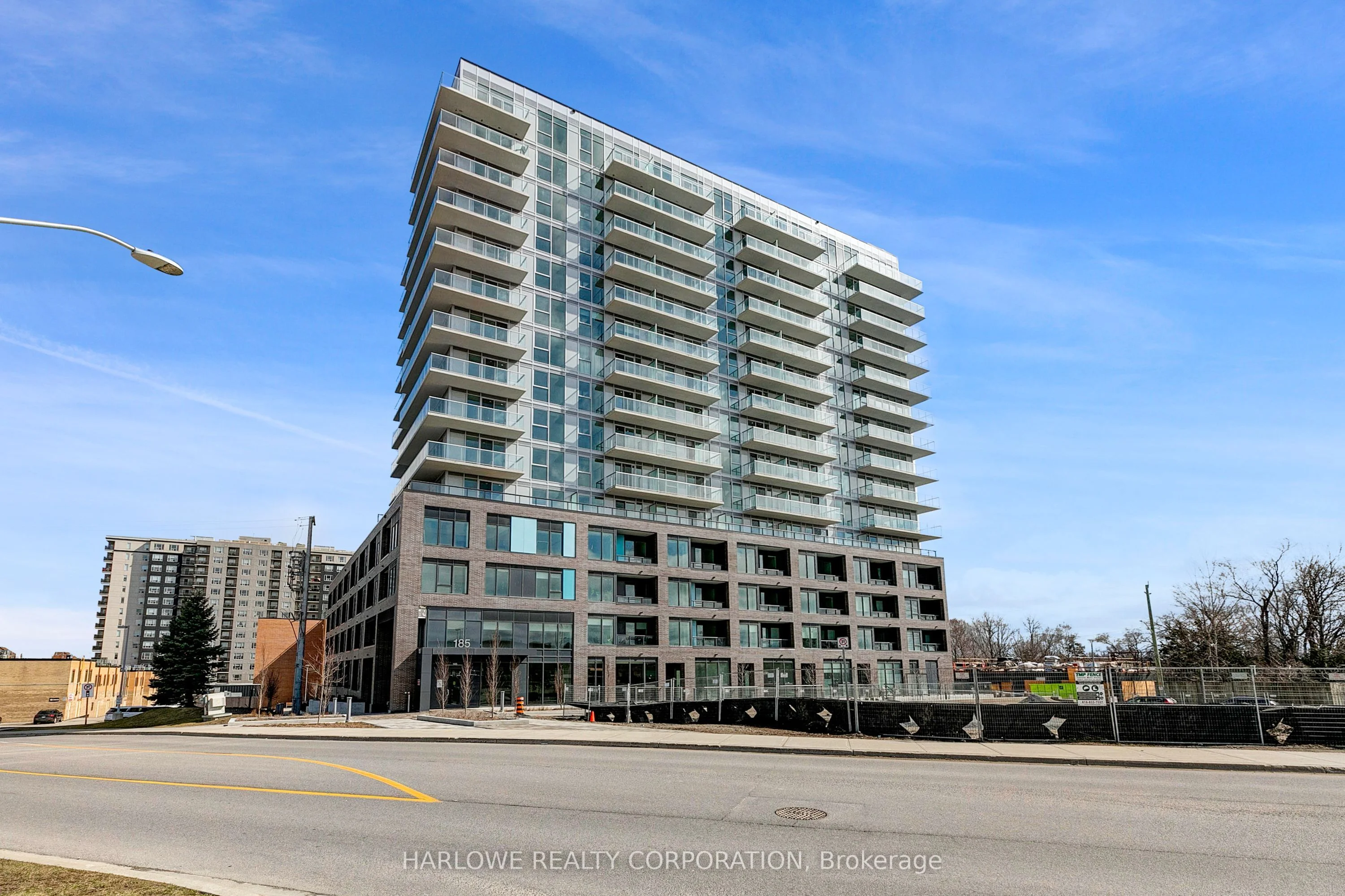 185 Deerfield Road 709, Newmarket, ON L3Y 0G7
