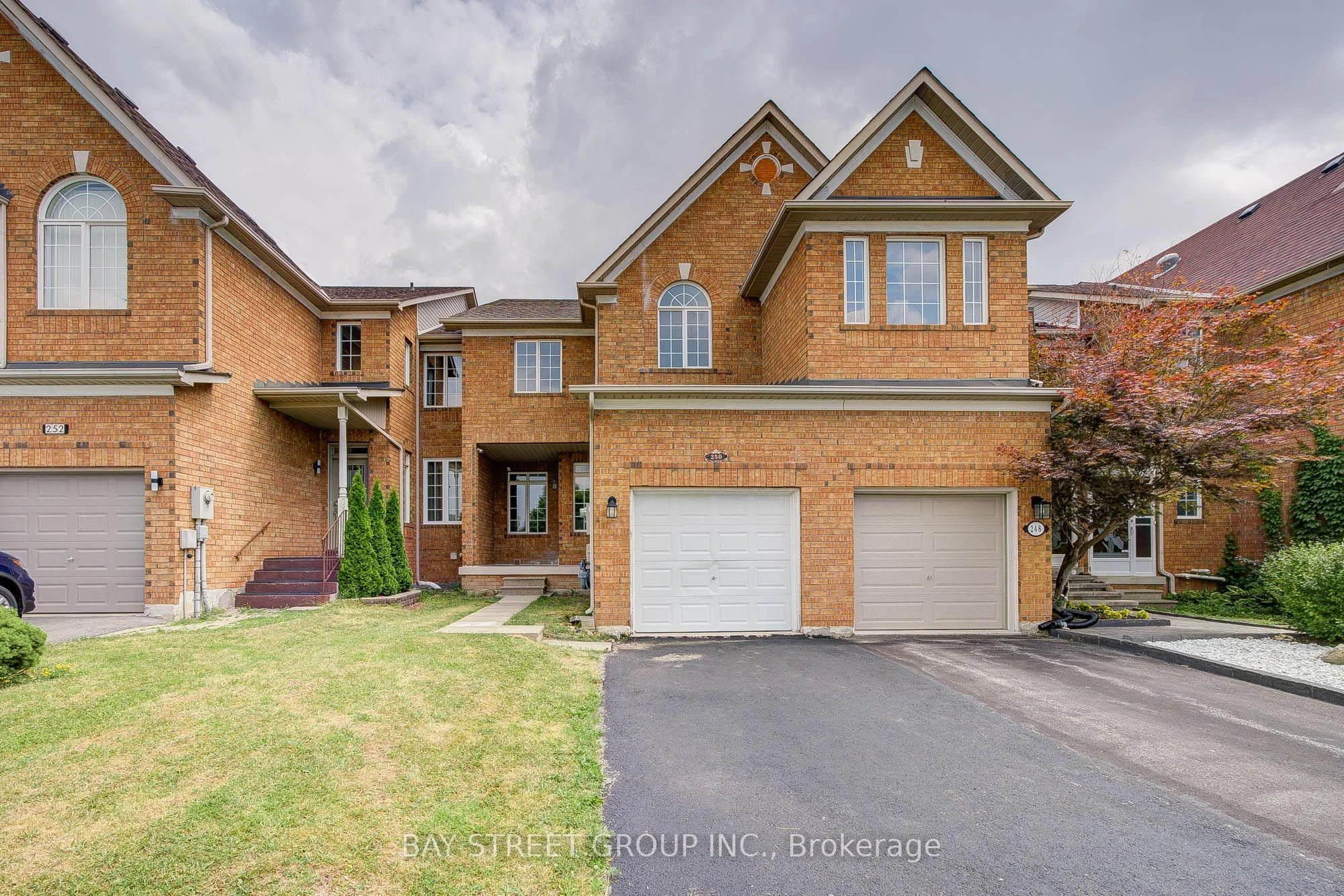 Att/Row/Townhouse in Richmond Hill