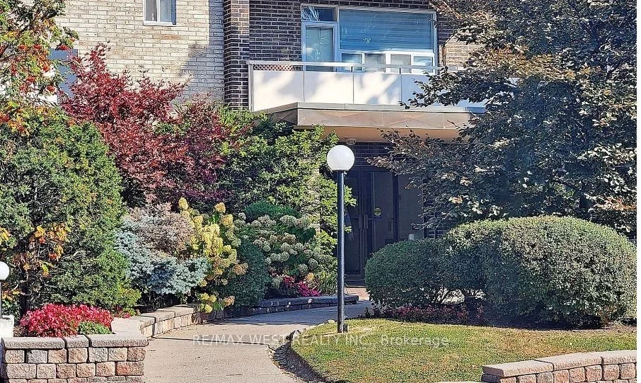 67 Richmond Street 507, Richmond Hill, ON L4C 3Y3