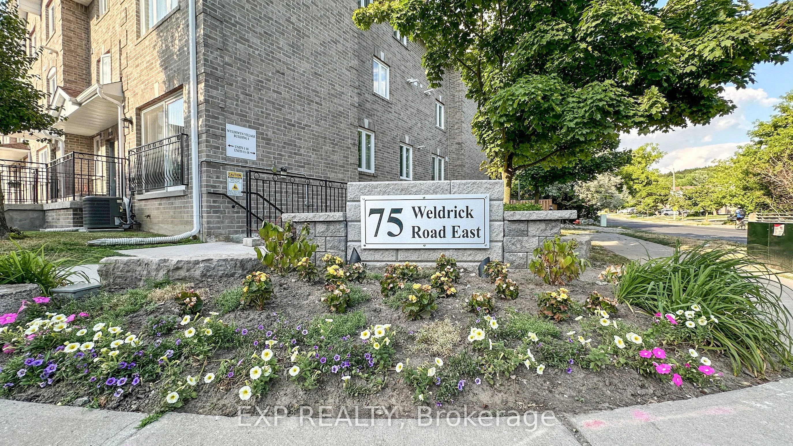 75 Weldrick Road 605, Richmond Hill, On L4c 0h9