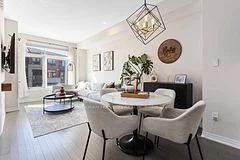 Att/Row/Townhouse in Newmarket
