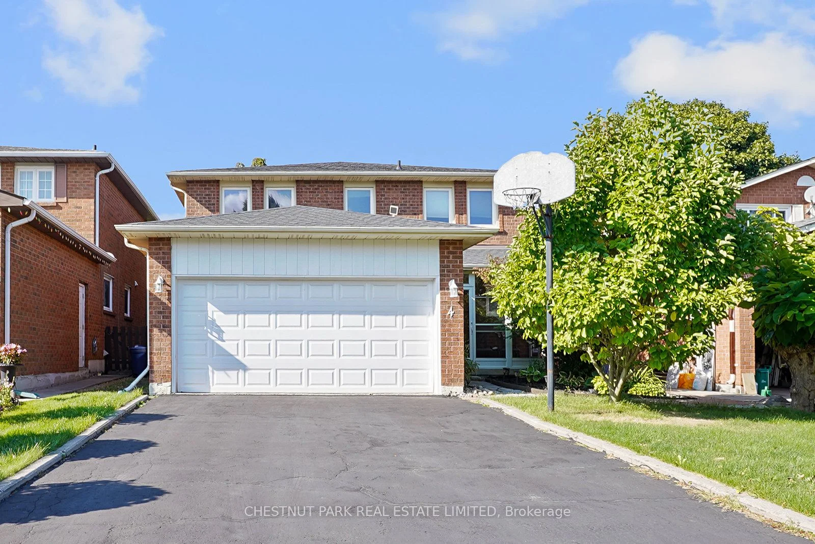 4 Glouster Court, Richmond Hill, On L4c 8l4
