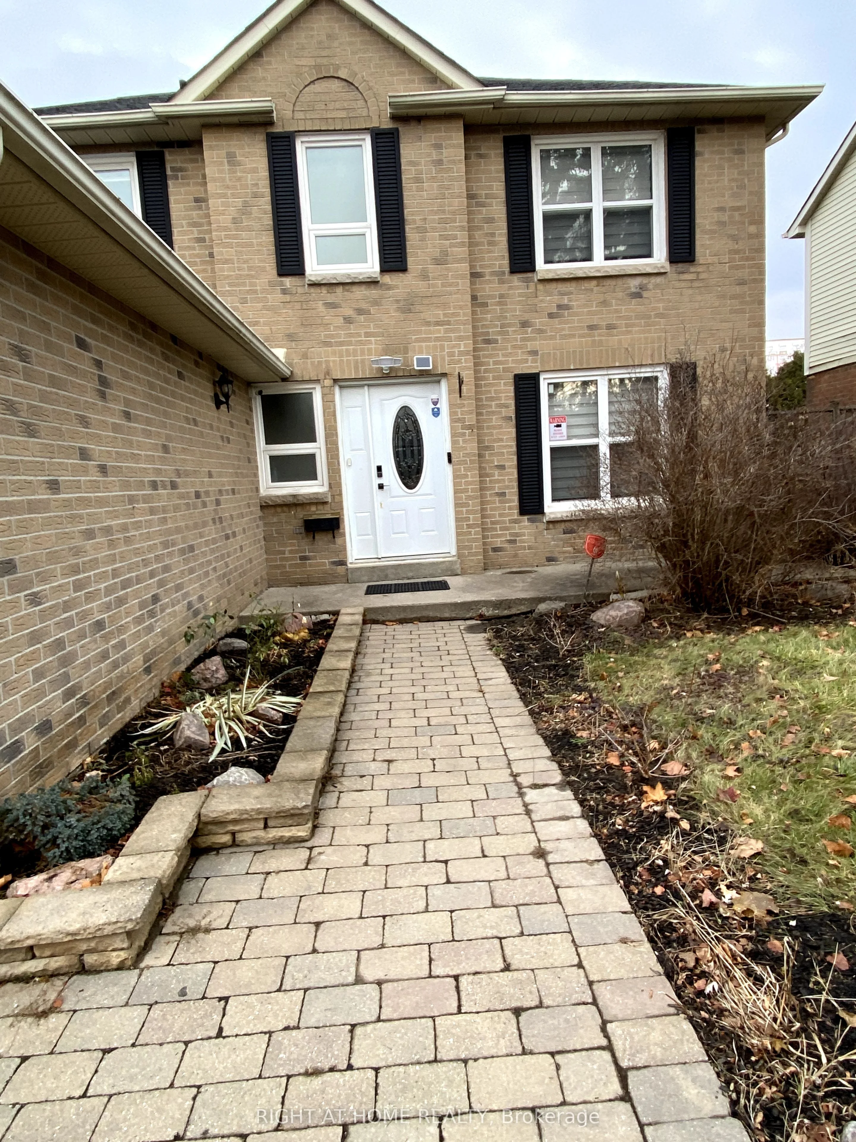 195 John Bowser Crescent Main, Newmarket, ON L3Y 7N6