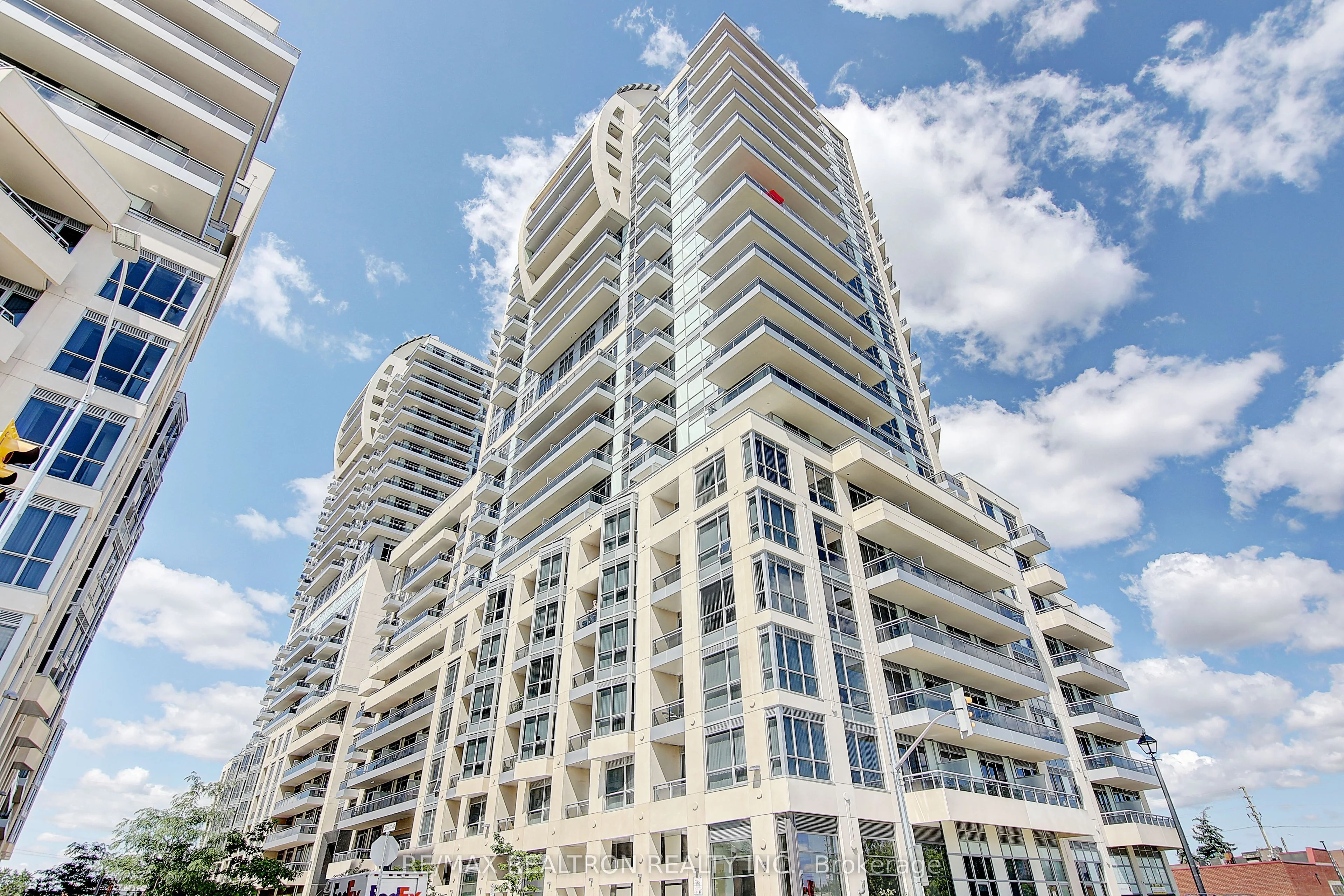 9205 Yonge Street 1407, Richmond Hill, ON L4C 1V5