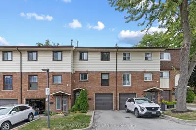 Condo Townhouse in Vaughan