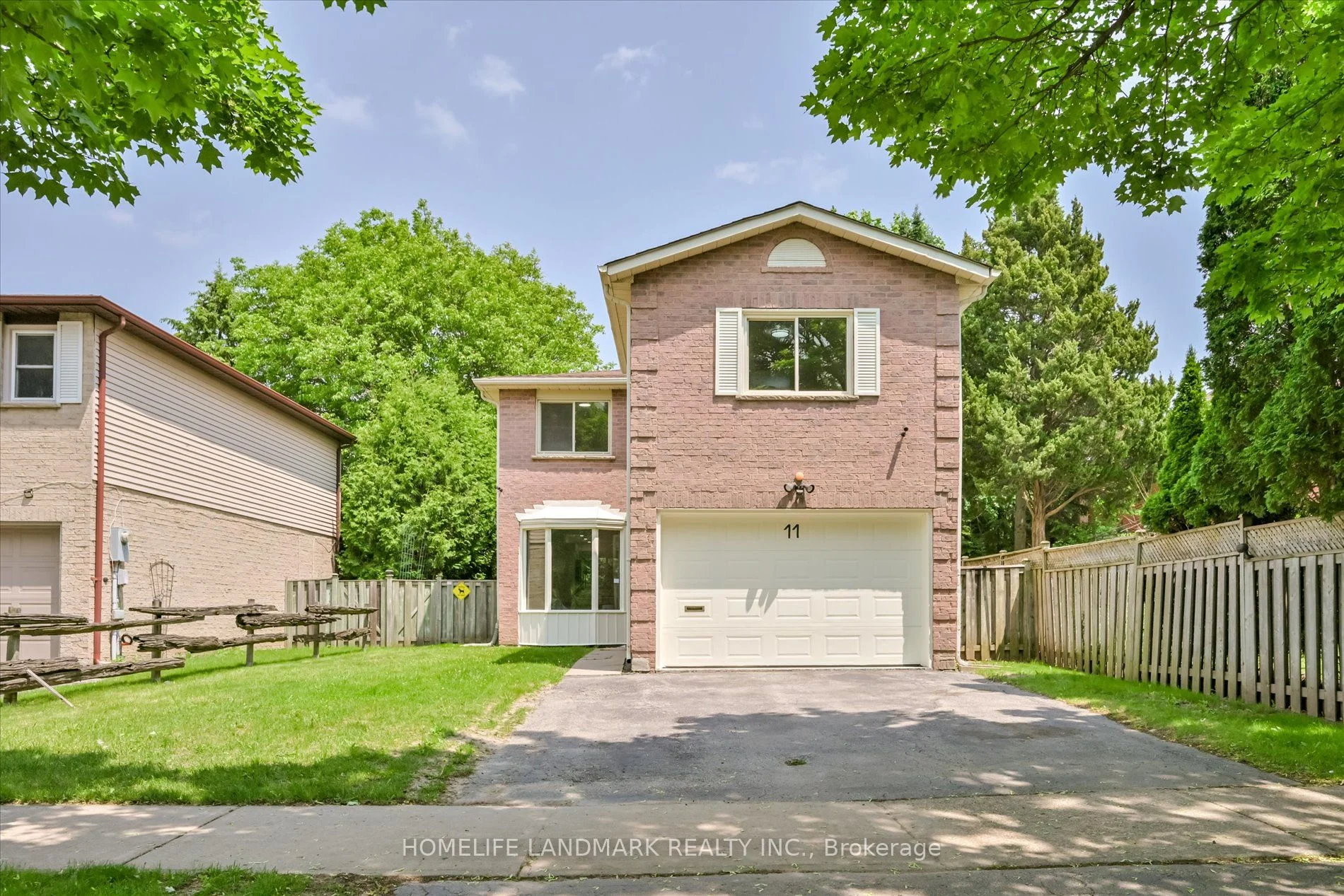 11 Hunters Point Drive, Richmond Hill, ON L4C 6M4