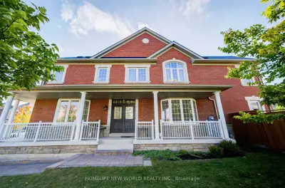 Att/Row/Townhouse in Richmond Hill