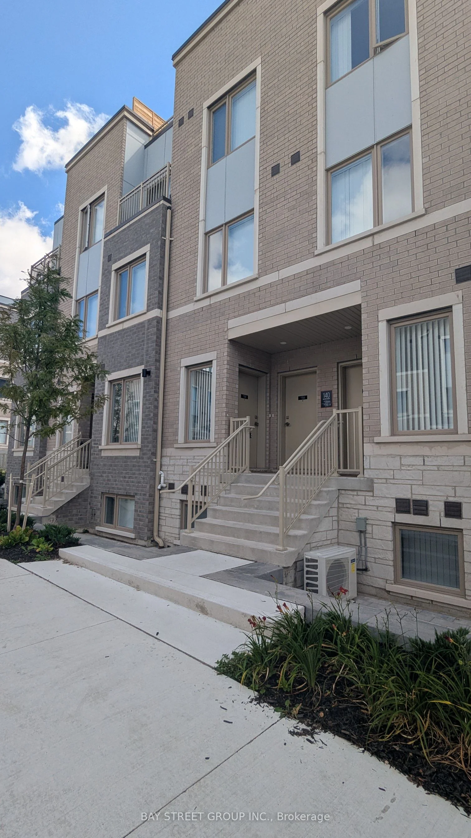 140 HONEYCRISP Crescent 293, Vaughan, ON L4K 0N7